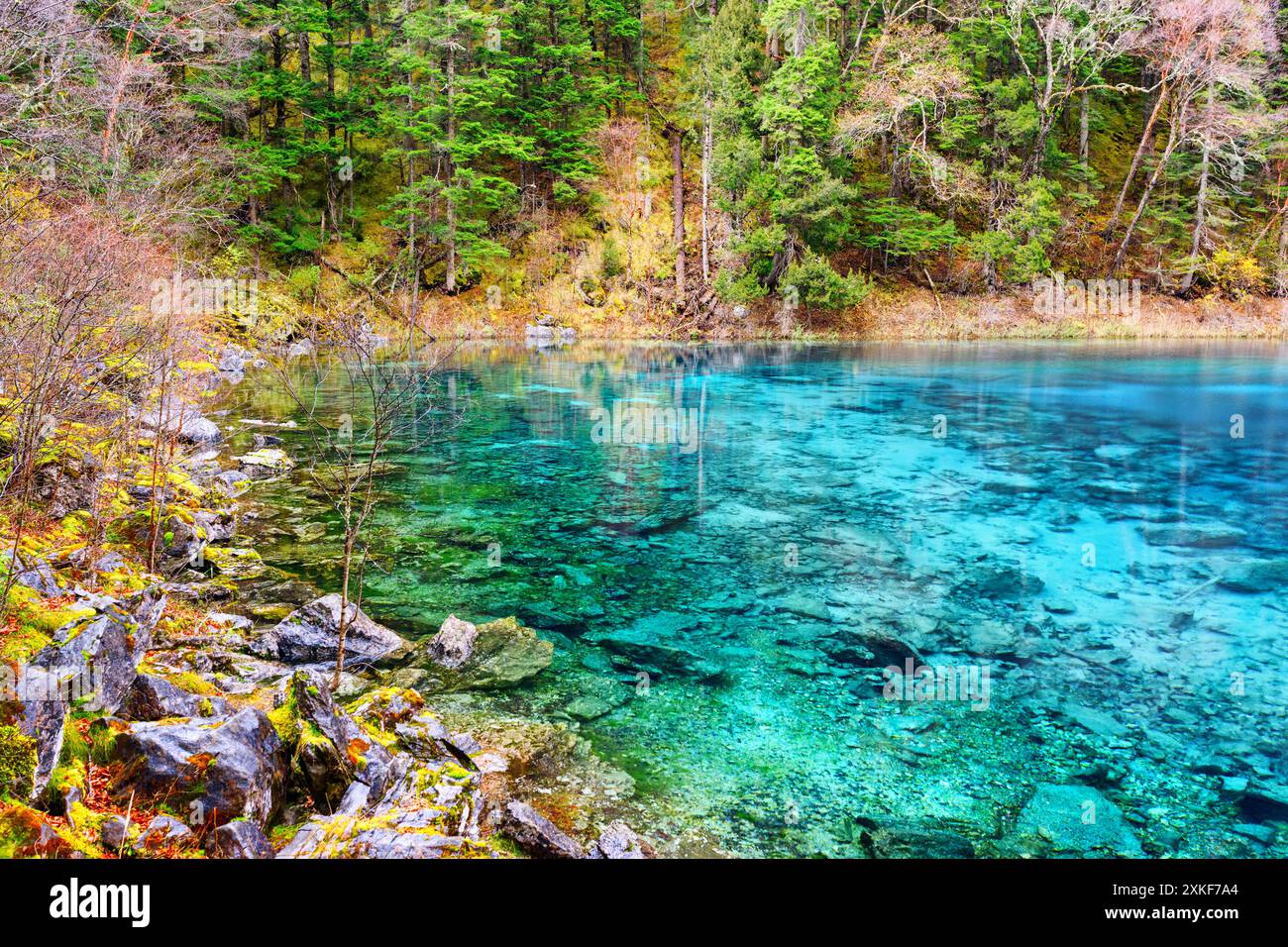 Blick auf den fünffarbigen Pool (der bunte Teich) Stockfoto