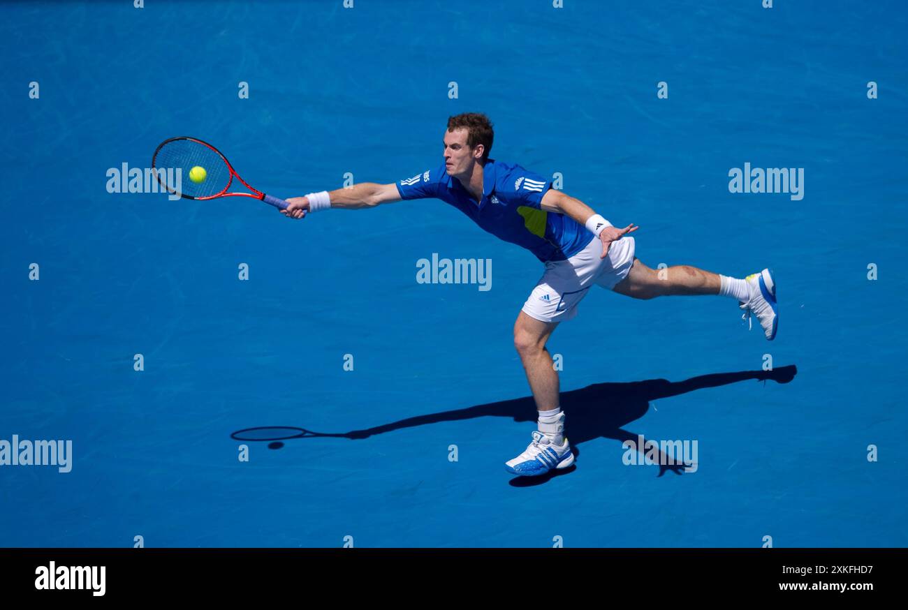 Dateifoto vom 01/10 von Andy Murray während der Australian Open im Melbourne Park, Melbourne. Andy Murray wird sich nach den Olympischen Spielen in diesem Sommer in den Ruhestand setzen und in den sozialen Medien veröffentlichen, dass er für sein „letztes Tennisturnier überhaupt“ in Paris angekommen ist. Ausgabedatum: Dienstag, 23. Juli 2024. Stockfoto