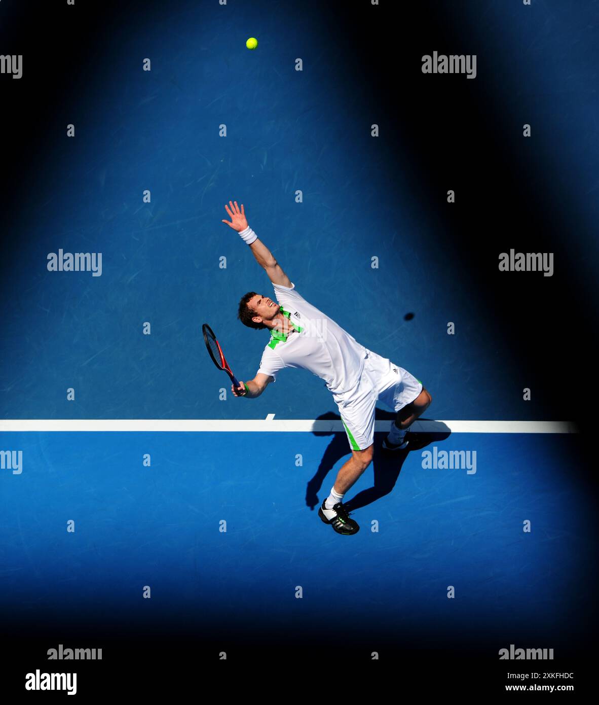Dateifoto vom 01/11 des britischen Andy Murray im Kampf gegen den spanischen Guillermo Garcia-Lopez am 6. Tag der Australian Open 2011. Andy Murray wird sich nach den Olympischen Spielen in diesem Sommer in den Ruhestand setzen und in den sozialen Medien veröffentlichen, dass er für sein „letztes Tennisturnier überhaupt“ in Paris angekommen ist. Ausgabedatum: Dienstag, 23. Juli 2024. Stockfoto