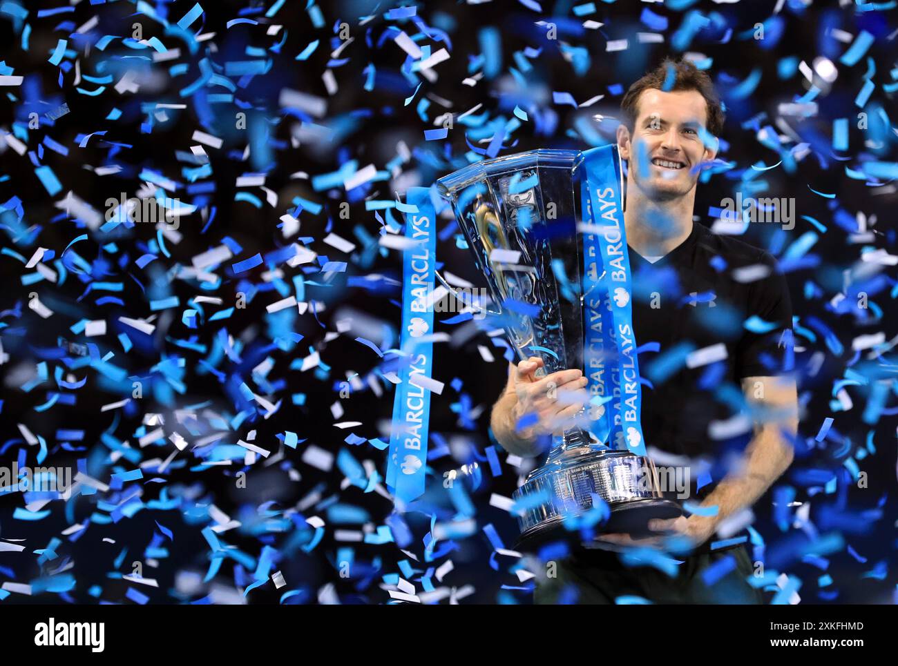 Dateifoto vom 20.11.2016 von Andy Murray in Aktion während des 8. Tages der Barclays ATP World Tour Finals im O2, London. Andy Murray wird sich nach den Olympischen Spielen in diesem Sommer in den Ruhestand setzen und in den sozialen Medien veröffentlichen, dass er für sein „letztes Tennisturnier überhaupt“ in Paris angekommen ist. Ausgabedatum: Dienstag, 23. Juli 2024. Stockfoto