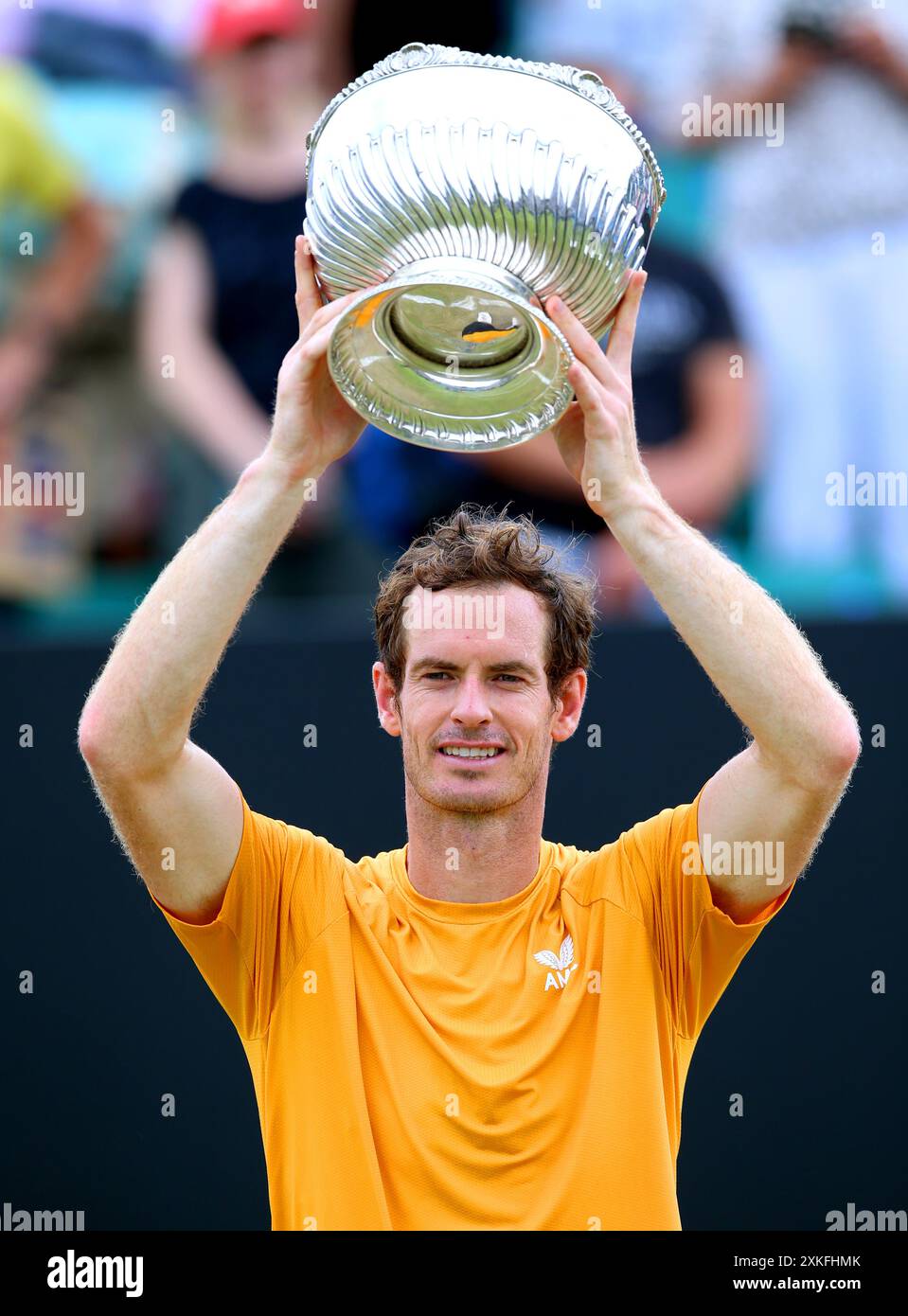 Dateifoto vom 18.06.2023 von Andy Murray feiert mit der Trophäe nach dem Sieg im Endspiel der Männer gegen Arthur Cazaux am siebten Tag der Rothesay Open 2023 im Nottingham Tennis Centre. Andy Murray wird sich nach den Olympischen Spielen in diesem Sommer in den Ruhestand setzen und in den sozialen Medien veröffentlichen, dass er für sein „letztes Tennisturnier überhaupt“ in Paris angekommen ist. Ausgabedatum: Dienstag, 23. Juli 2024. Stockfoto