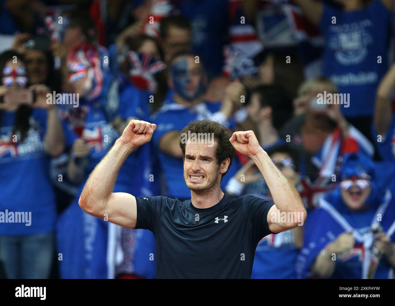 Dateifoto vom 29.11.2015 von Andy Murray aus Großbritannien feiert, nachdem er David Goffin besiegt hat, um das Davis Cup Finale zu gewinnen. Andy Murray wird sich nach den Olympischen Spielen in diesem Sommer in den Ruhestand setzen und in den sozialen Medien veröffentlichen, dass er für sein „letztes Tennisturnier überhaupt“ in Paris angekommen ist. Ausgabedatum: Dienstag, 23. Juli 2024. Stockfoto