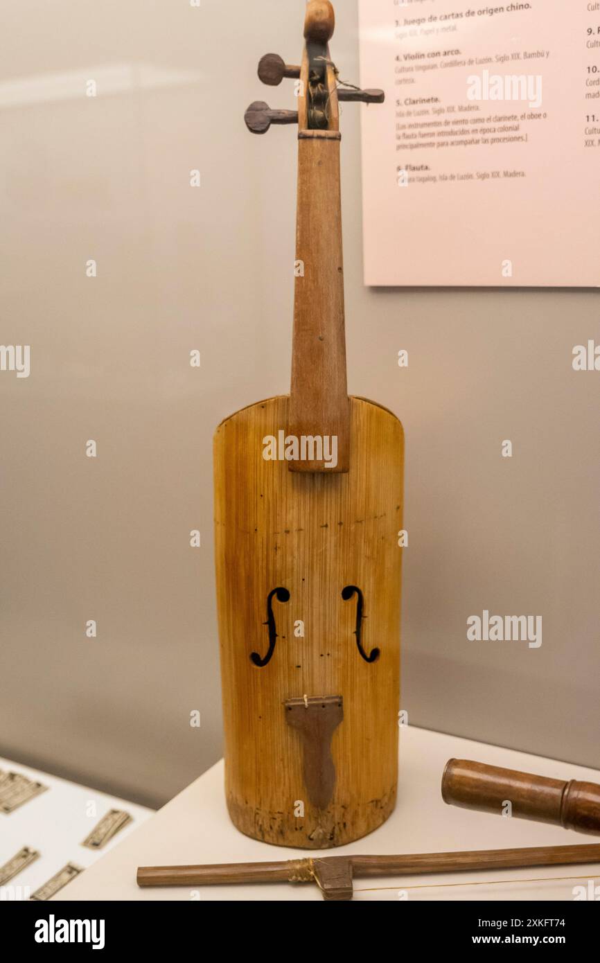 Geige mit Bogen, Tinguian Culture, Luzon Island, Bambus und Rinde, 19. Jahrhundert, Philippinen, Nationalmuseum Für Anthropologie, Madrid, Spanien. Stockfoto