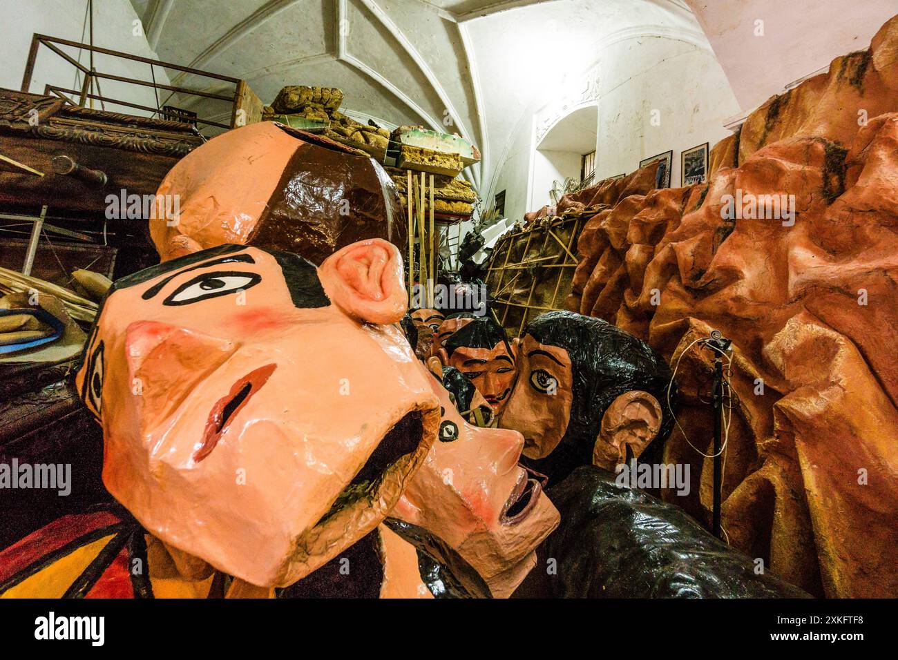 Werkstatt von Masken und Riesen, Kirche des Klosters von La Merced, Ultrabarroco guatemalteco, Jahrhundert XVI, Antigua Guatemala, Departement Sacatepéquez, Guatemala. Stockfoto