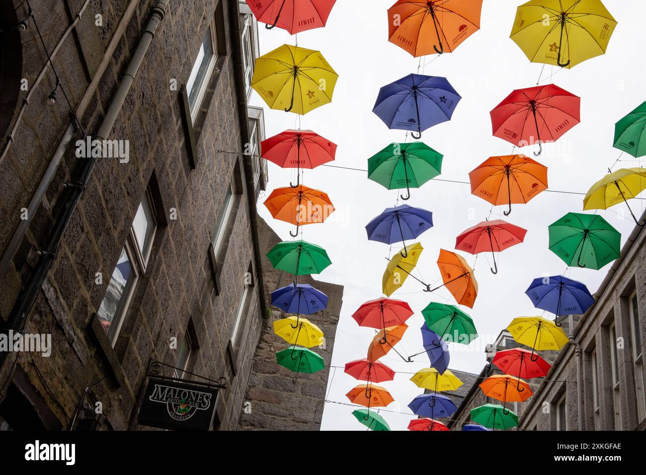 20. Juli 2024, Shiprow Aberdeen. Das Dachprojekt. Das Neurodiversity Umbrella Project ist eine aufbauende visuelle Darstellung aller Unterschiede Stockfoto