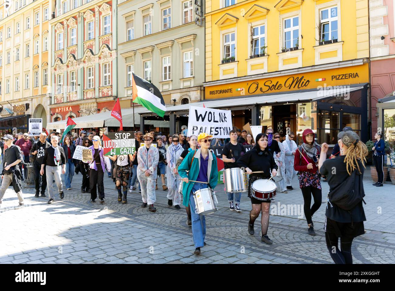 27.04.2024, Breslau, Polen, Friedensdemonstration gegen den israelisch-palästinensischen Konflikt im Gazastreifen auf dem Breslauer Altstadtmarkt Stockfoto