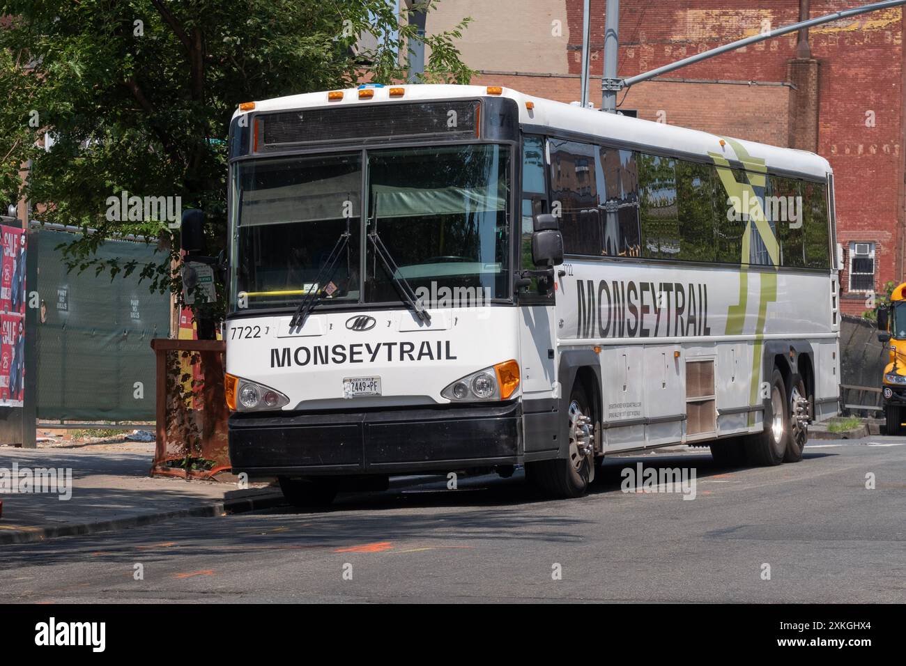 Der MOnsey Trail Bus, der die Leute von Williamsburg nach Monsey und