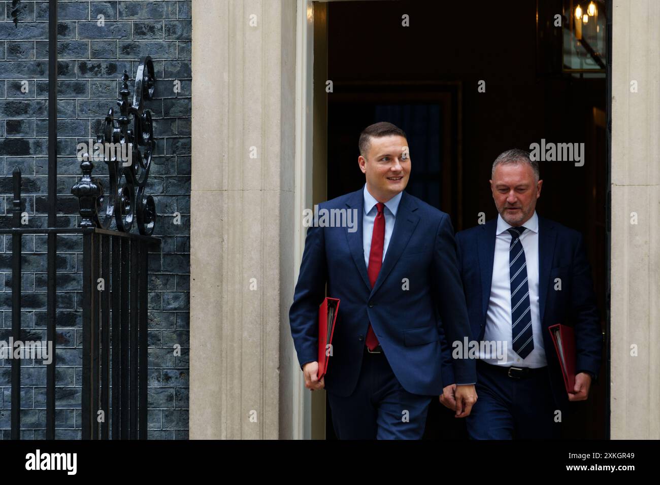 Downing Street, London, Großbritannien. Juli 2024. Die Herren verlassen die wöchentliche Kabinettssitzung. IM BILD: RT Hon Wes Streeting, Secretary of State for Health and Social Care, und Rt Hon Steve Reed, Secretary of State for the Environment, verlassen Downing St BridgetCatterall/AlamyLiveNews Stockfoto