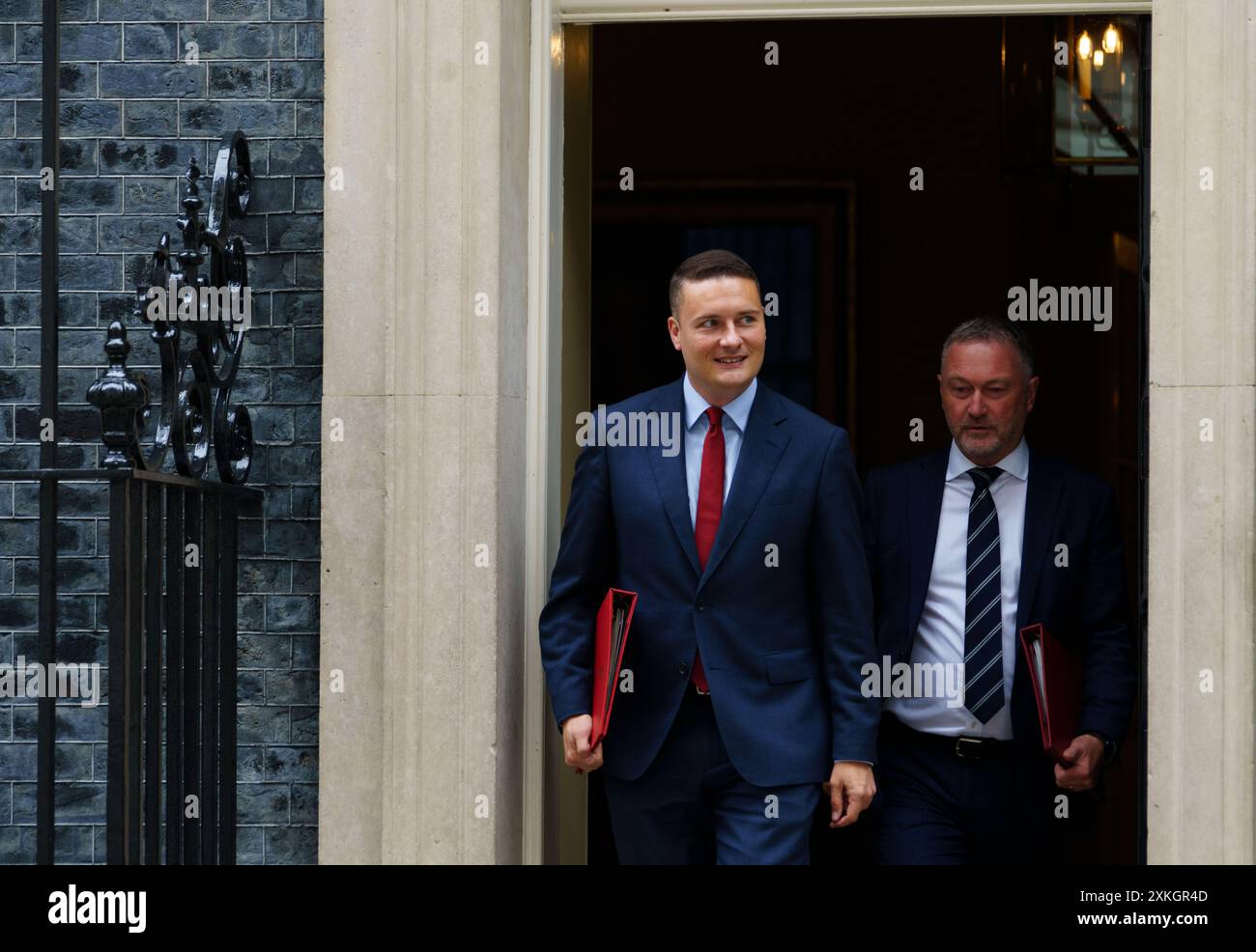 Downing Street, London, Großbritannien. Juli 2024. Die Herren verlassen die wöchentliche Kabinettssitzung. IM BILD: RT Hon Wes Streeting, Secretary of State for Health and Social Care, und Rt Hon Steve Reed, Secretary of State for the Environment, verlassen Downing St BridgetCatterall/AlamyLiveNews Stockfoto