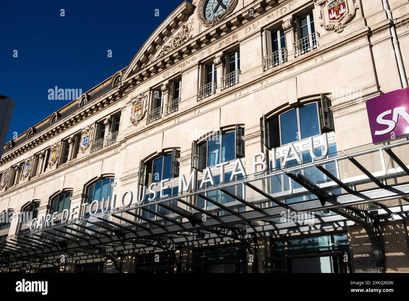 SNCF-Bahnhof Facad of Toulouse Matabiau im Département Haute-Garonne in der französischen Region Occitanie am 2. August 2022. Fassade de la Stockfoto