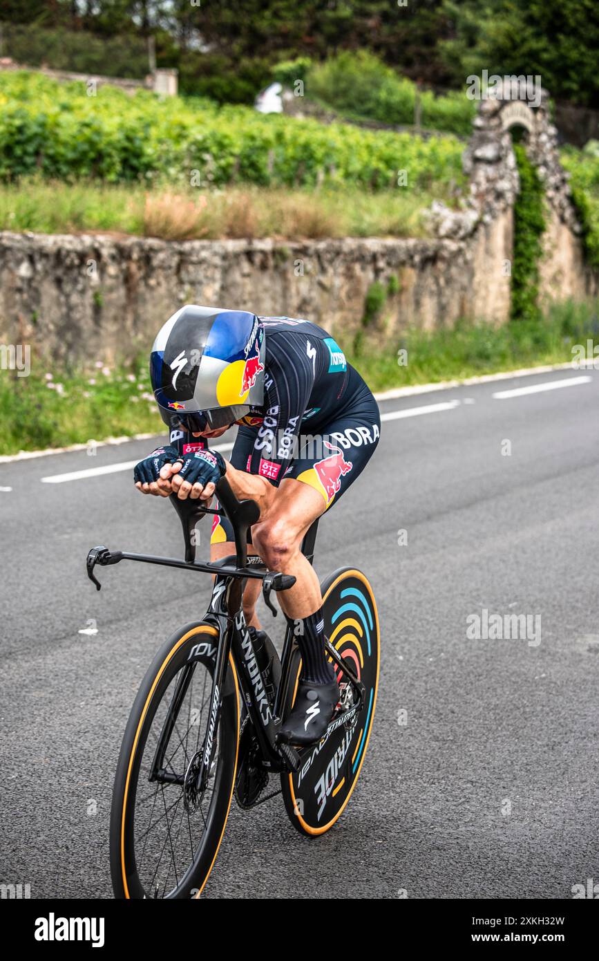 JAI HINDLEY von RED BULL - BORA - HANSGROHE radelt in der Tour de France Stage 7 TT zwischen Nuits-Saints-Georges und Gevrey-Chambertin. Stockfoto