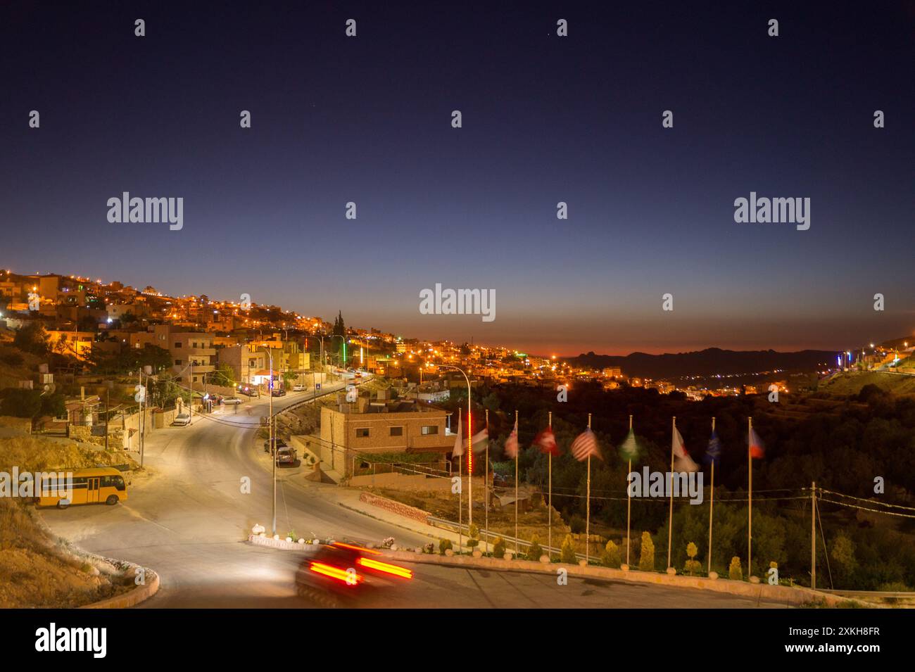 Wadi Musa in der Nacht, Jordan Stockfoto