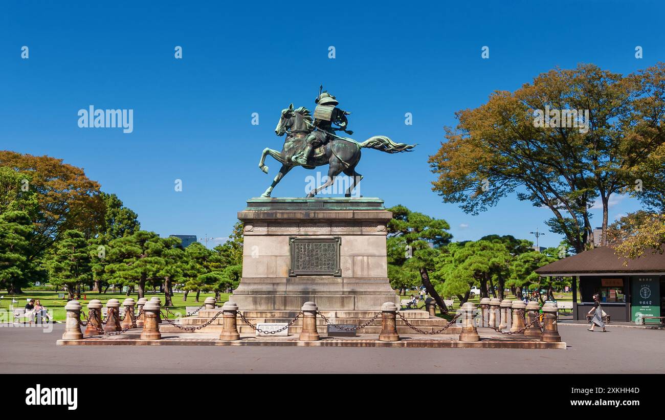 Statue der Kusunoki Masashige in Kokyogaien (dem äußeren Garten des Kaiserpalastes) in Tokio Stockfoto