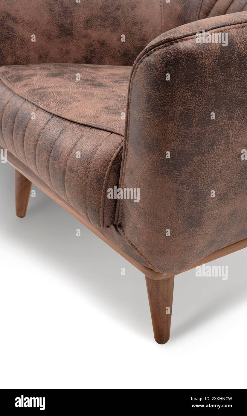 Modernes beigefarbenes Sofa mit bequemer Rückenlehne und Holzbeinen Stockfoto