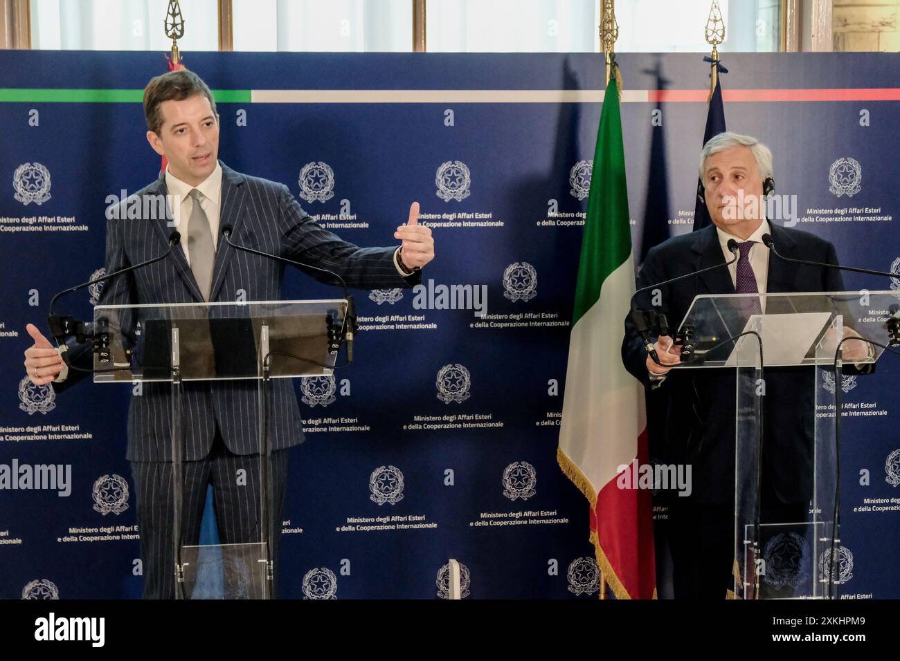 IL Ministro degli affari esteri Antonio Tajani, il Ministro degli Affari Esteri della Repubblica di Serbien, Marko Djuric in occasione dell'incontro tra i ministri degli esteri di Italia e Serbia tenutosi presso il Ministero degli affari esteri alla Farnesina a Roma, Martedì 23 Luglio 2024 (Foto Mauro Scrobogna/LaPresse) Außenminister Antonio Tajani, Außenminister der Republik Serbien, Marko Djuric, anlässlich des Treffens der Außenminister Italiens und Serbiens im Außenministerium der Farnesina in Rom am Dienstag Stockfoto