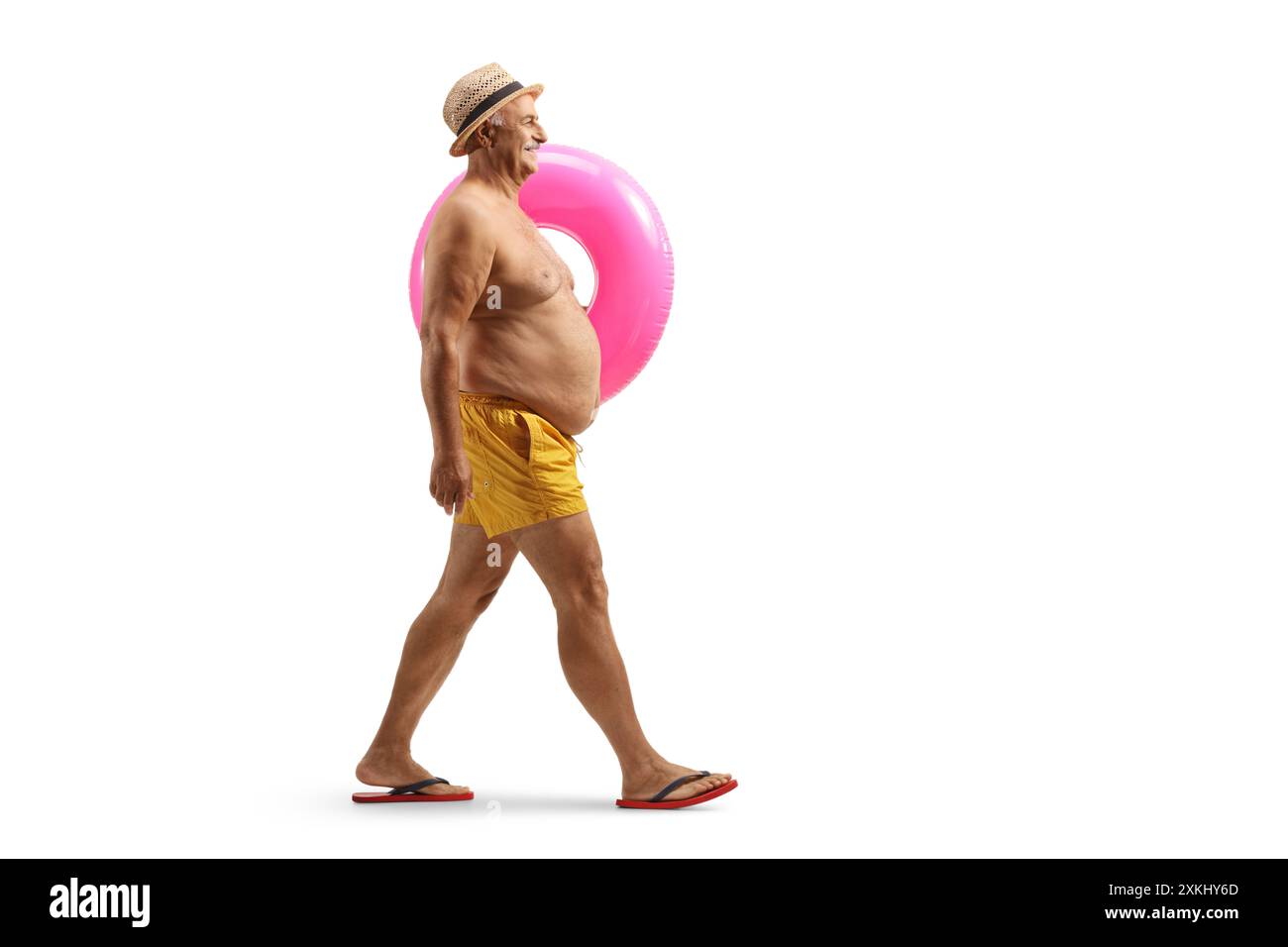 Profilaufnahme eines Reifen Mannes, der mit einem großen Gummiring auf weißem Hintergrund läuft Stockfoto