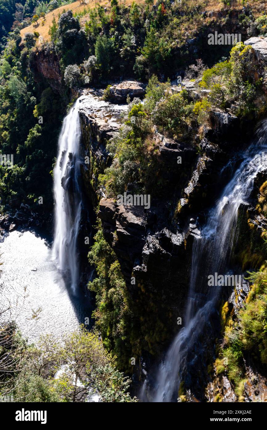 Blick auf die Lissabonner Wasserfälle entlang Südafrikas Panoramastraße in den Drakensberg Mountains. Stockfoto