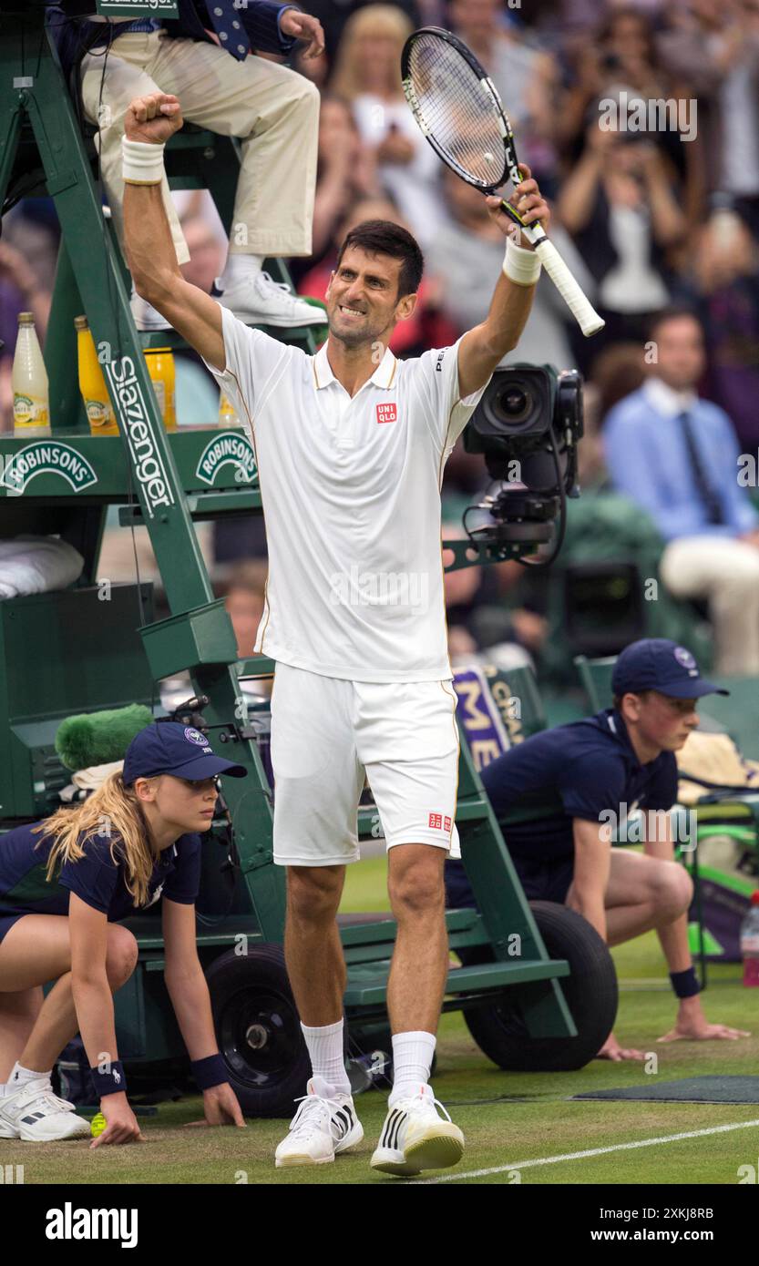 29/06/2016. Wimbledon 2016, Mens Singles Second Round, Novak Djokovic (SER) / Adrian Mannarino, (FRA), Centre Court,. Novak Djokovic feiert, nachdem er das inn Hetero Sets gewonnen hat. Stellen Sie Sich Ian Rutherford Vor Stockfoto