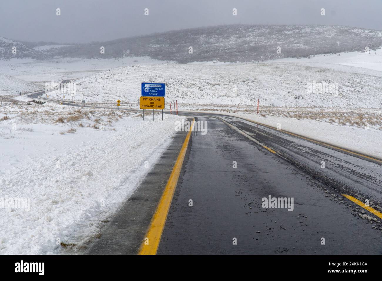 Snowy Mountians Highway, Ecumbene River, Snow Chain Fitting Bay, Kosciuszko National Park, NSW, Australien, 20. Juli 2024 Stockfoto