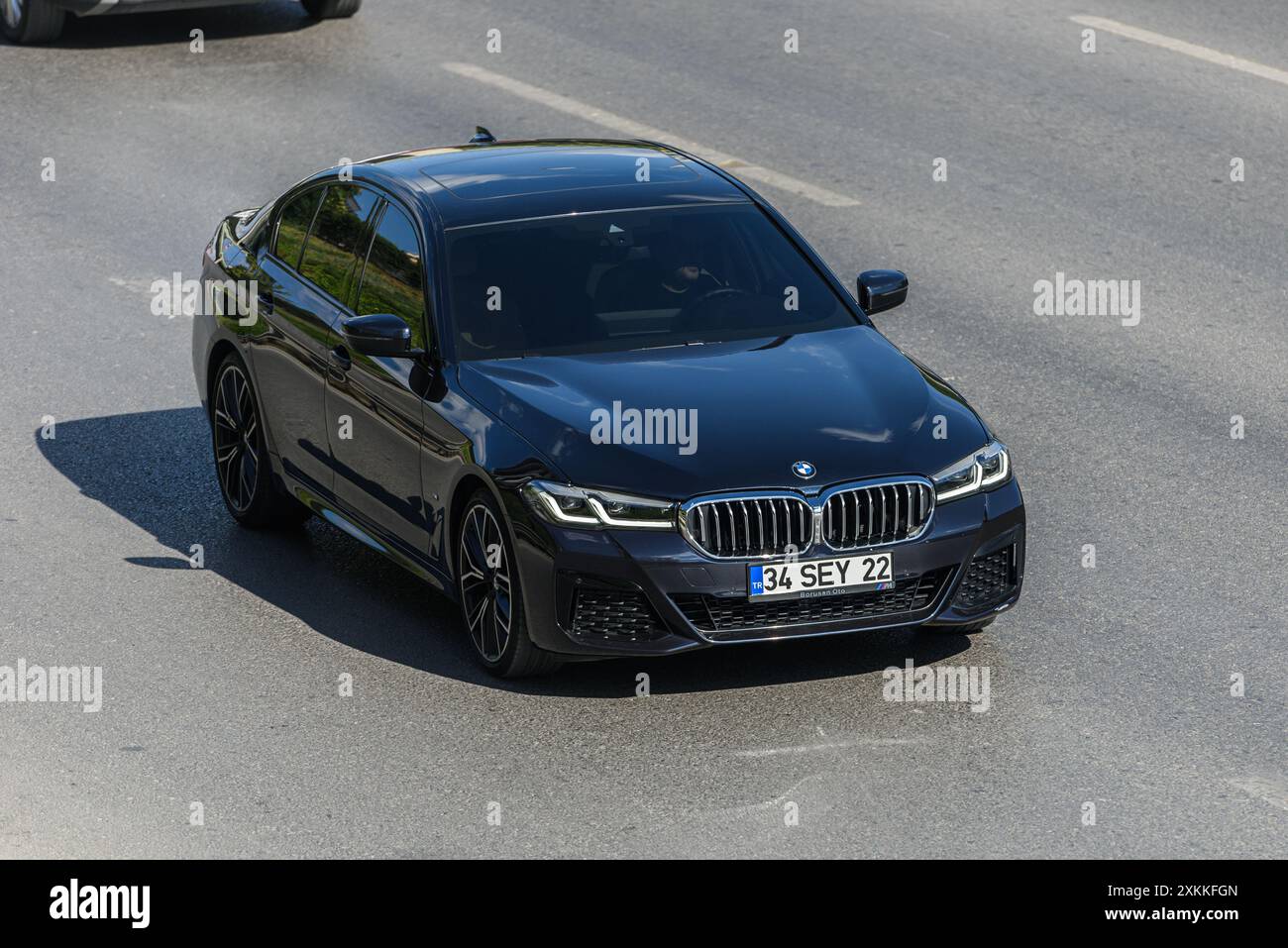ISTANBUL, TÜRKEI - 1. JULI 2024: BMW 3 ist eine Modellreihe von Executive-Fahrzeugen des deutschen Automobilherstellers BMW in verschiedenen Motor- und Karosseriekonfigurationen. Stockfoto