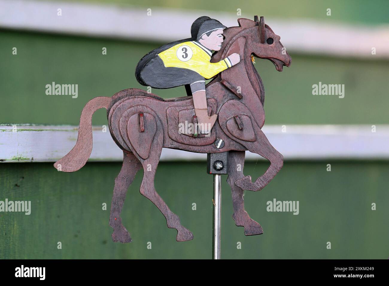 30.09.2023, Frankreich, Paris - Pferd und Reiterfigur beim Pferderby auf dem Messegelände. 00S230930D128CAROEX.JPG [MODELLVERSION: NICHT ZUTREFFEND, EIGENSCHAFT R Stockfoto