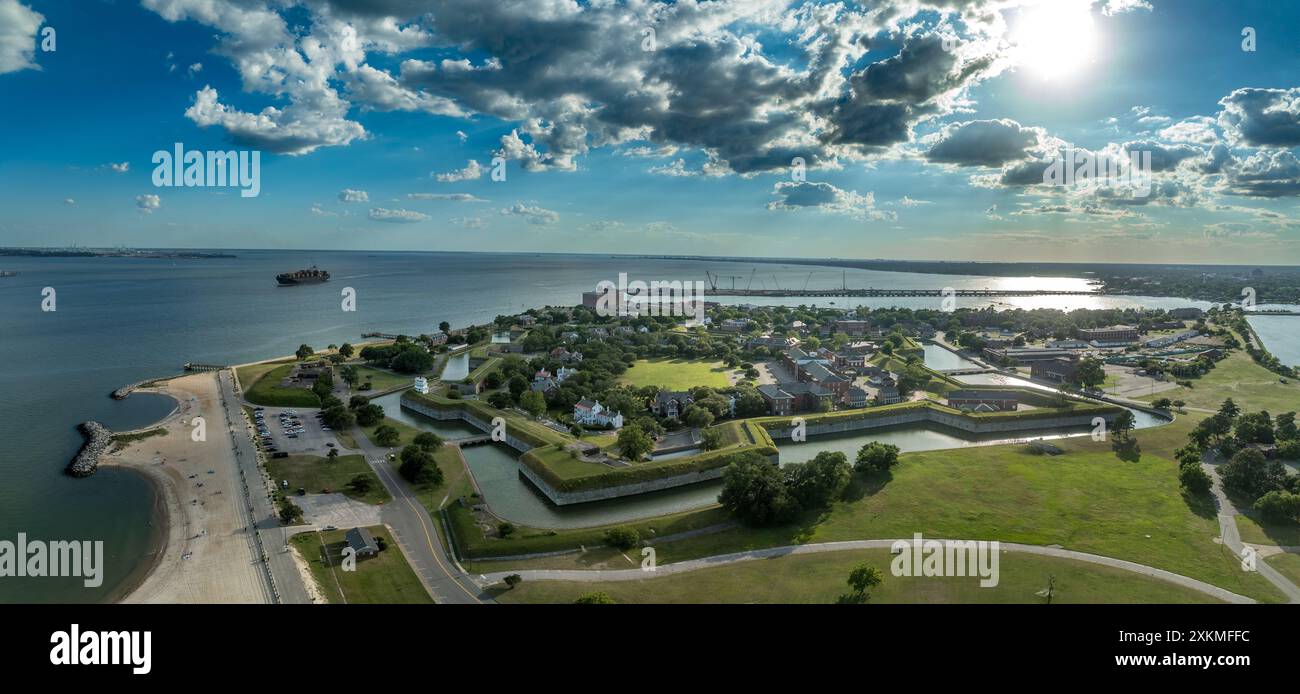 Aus der Vogelperspektive von Fort Monroe, ehemaliger Militärstandort in Hampton, Virginia, Old Point Comfort, der den Eingang zur Bucht mit sieben Bastionen schützt Stockfoto