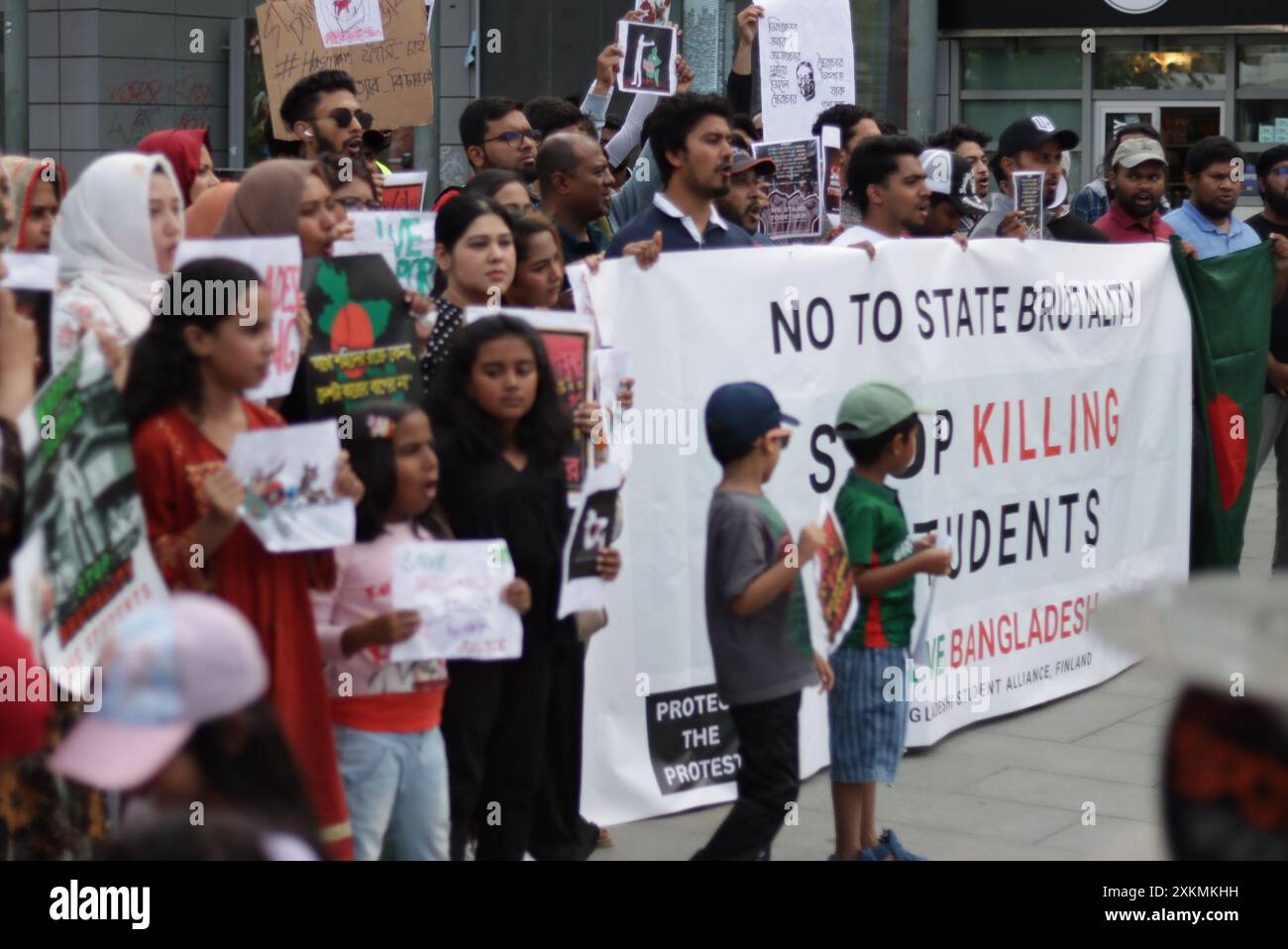 Banglandeshi Community auf dem Stadtplatz protestiert friedlich gegen Polizeigewalt und Unterdrückung durch die Regierung in Bangladesch Stockfoto