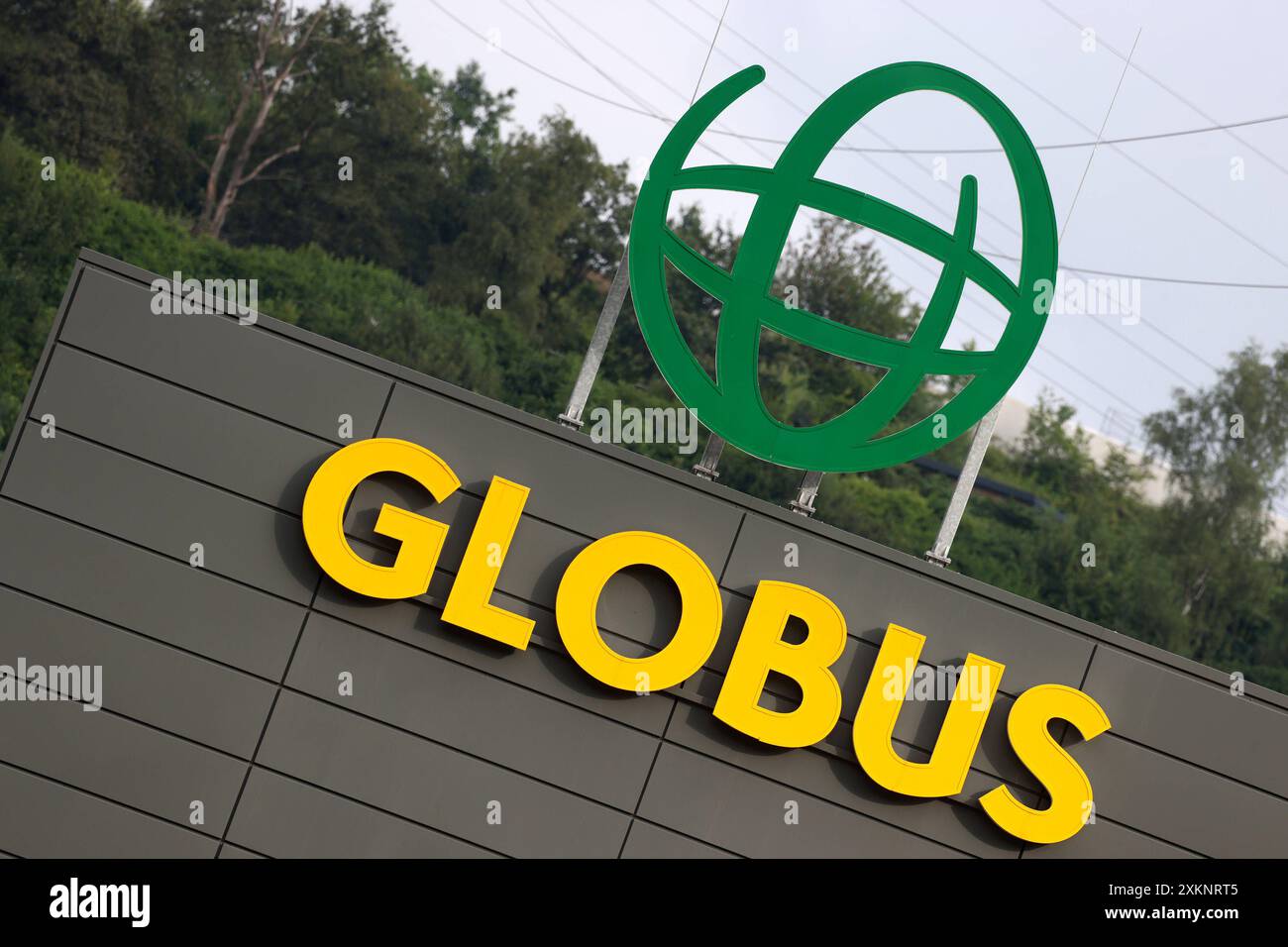 Die GLOBUS Filiale, Markthalle in Siegen an der Eiserfelder Straße mit Logo. Globus Markthalle am 24.07.2024 in Siegen/Deutschland *** der GLOBUS Store, überdachter Markt in Siegen an der Eiserfelder Straße mit Logo Globus Markthalle am 24 07 2024 in Siegen Stockfoto