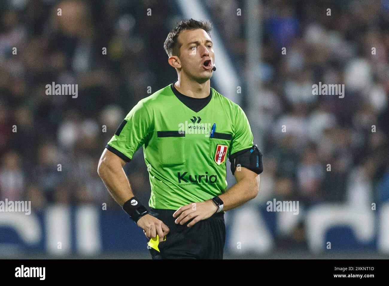 LIMA, PERU - 20. JULI: Schiedsrichter Sebastian Lozano während des Liga-1-Spiels Alianza Lima gegen Alianza Atletico im Estadio Alejandro Villanueva. (Foto von Martín F Stockfoto