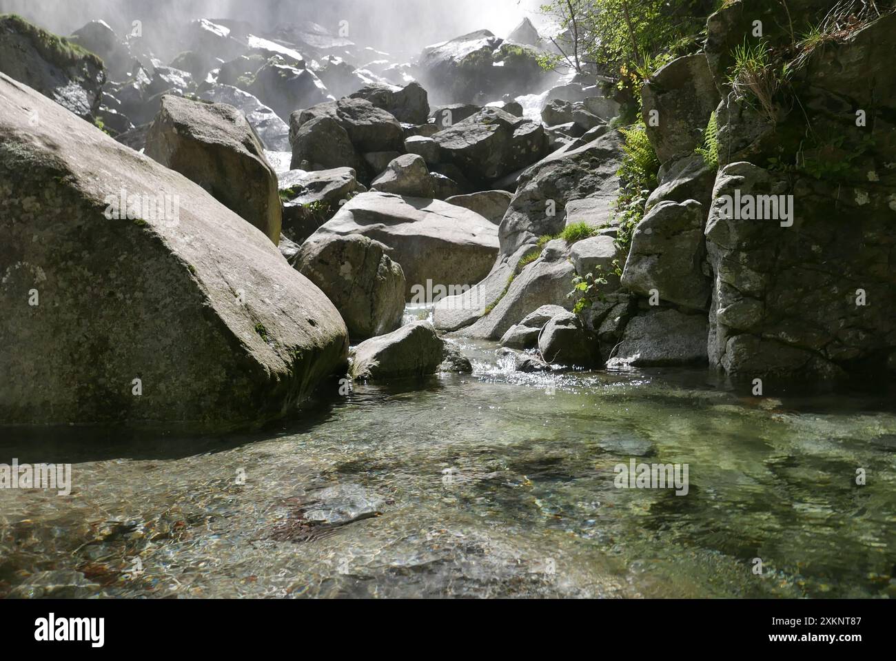 Der foroglio-Wasserfall im Bavona-Tal, Kanton Tessin, Schweiz Stockfoto