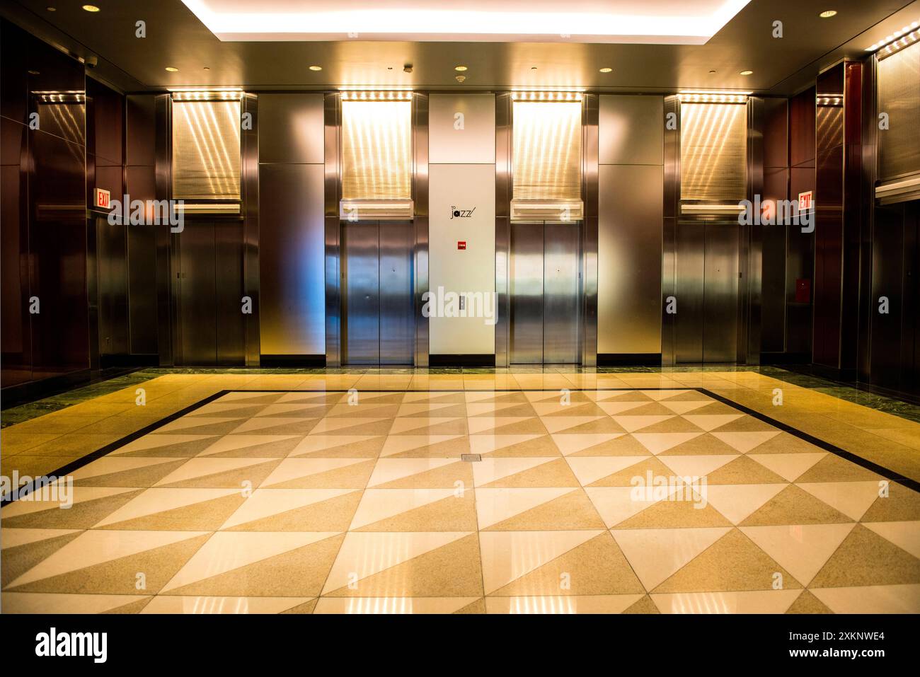 Wolkenkratzer Lobby des Time Warner Building am Columbus Cirlcle, Manhattan. New York City, USA. New York City Time Warner Building, Columbus C New York Vereinigte Staaten von Amerika Copyright: XGuidoxKoppesxPhotox Stockfoto