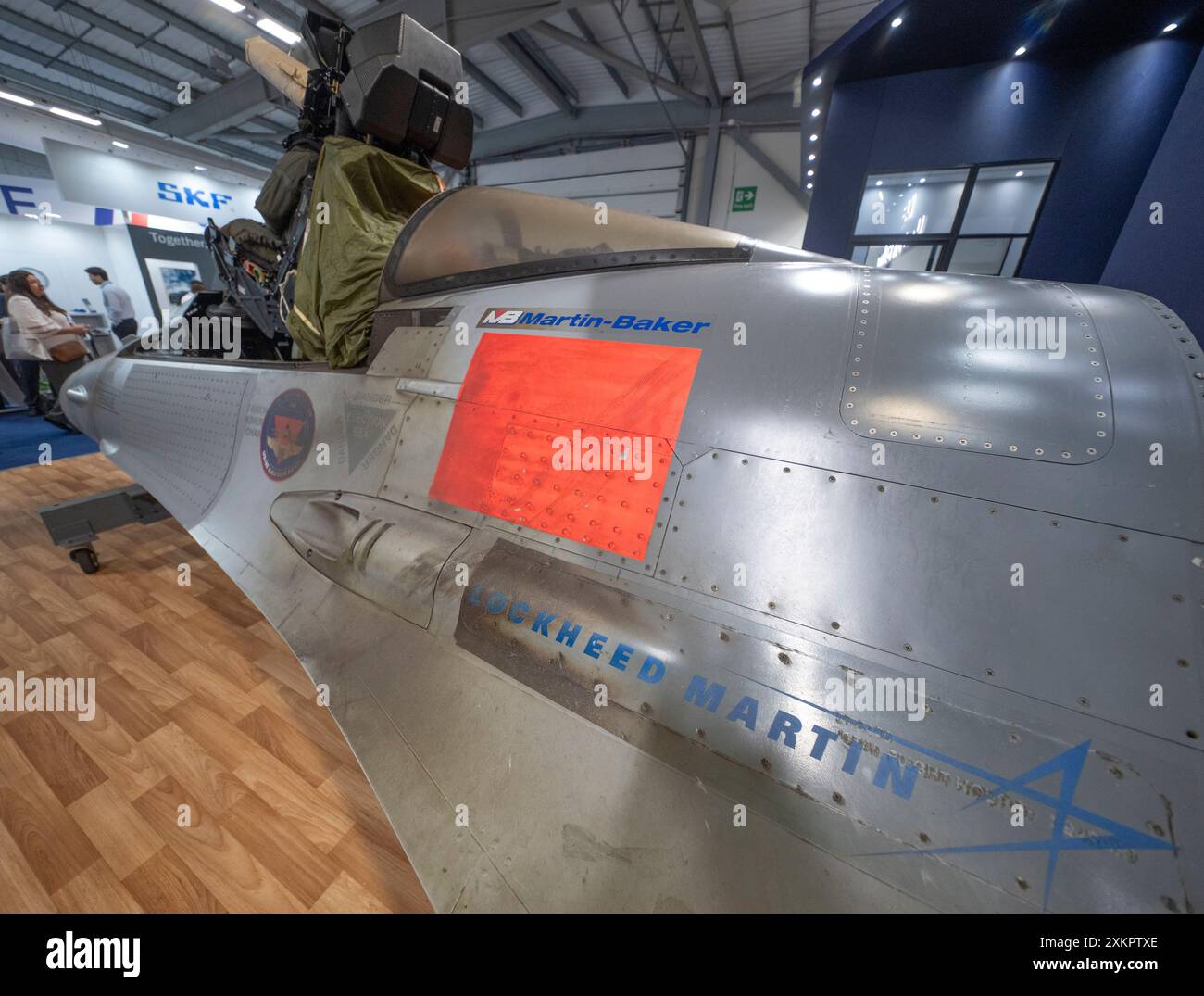 Farnborough, England, Großbritannien. Juli 2024. Die Farnborough International Airshow findet ab dem 22-26. Juli 2024 statt und zeigt globale Luft- und Raumfahrt, Zivilluftfahrt und Verteidigung. Bild: Der Martin Baker Stand. Quelle: Malcolm Park/Alamy Live News Stockfoto