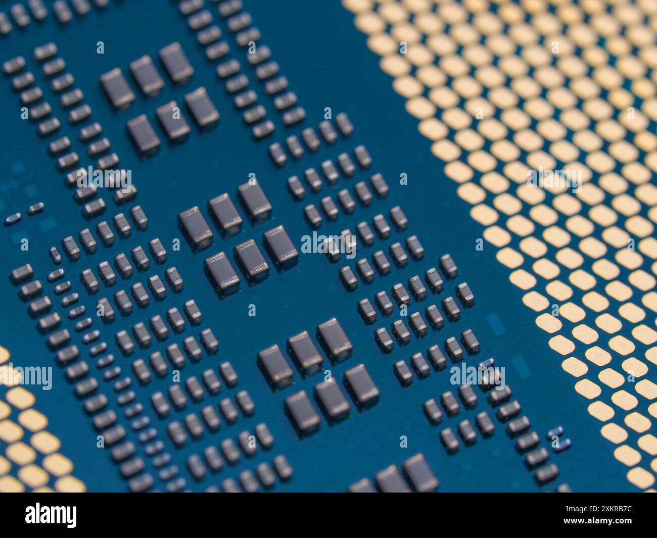Intel Core i9-14900K Prozessorgehäuse der 14. Generation, Schwerpunkt auf CPU-Anschlüssen Stockfoto