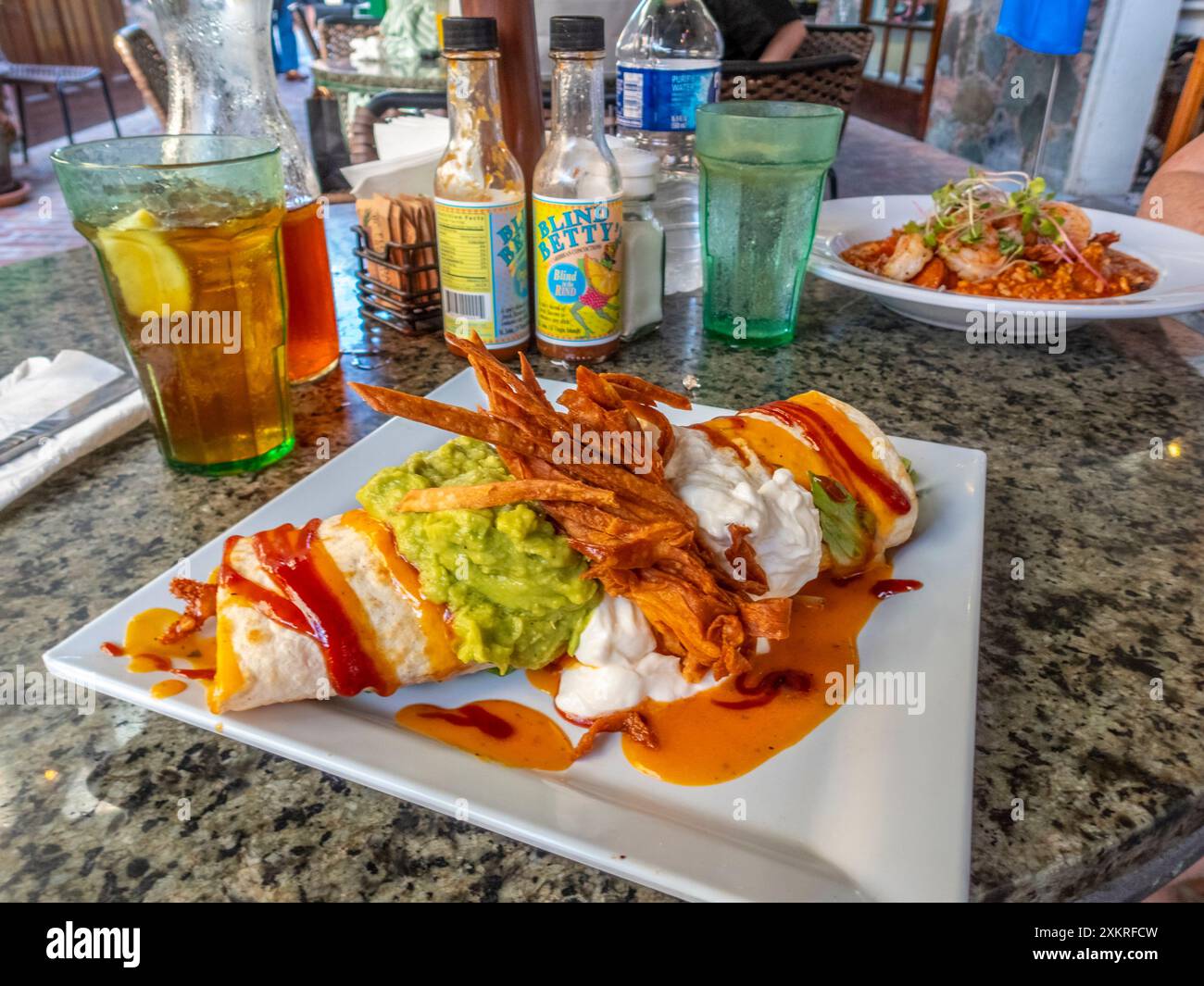 Mittagessen im Sun Dog Café in Mongoose Junction in Cruz Bay auf der Karibikinsel St. John auf den US-Jungferninseln Stockfoto