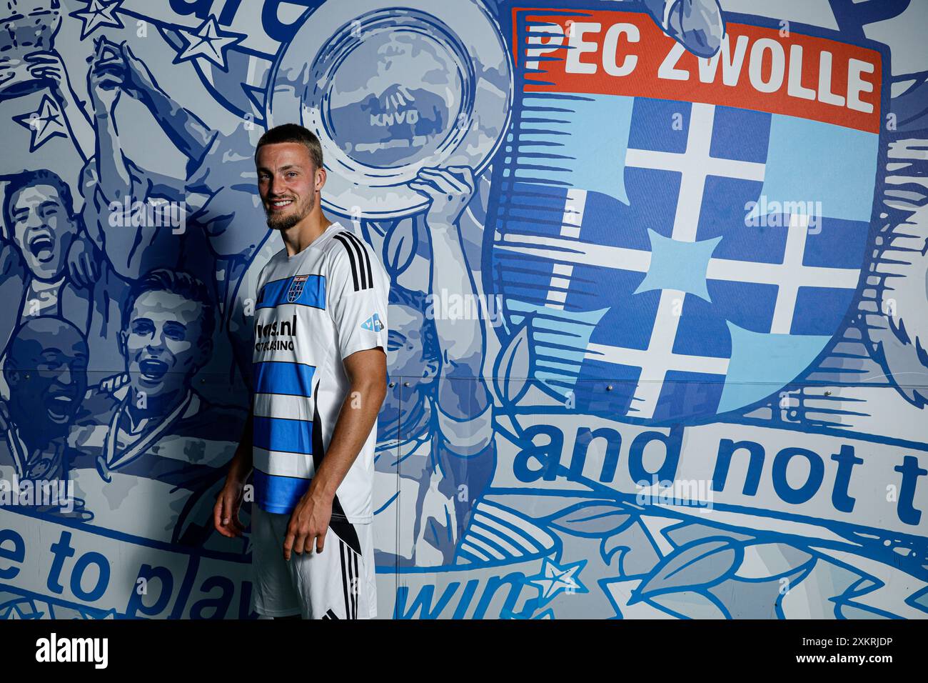 Zwolle, Niederlande. Juli 2024. ZWOLLE, NIEDERLANDE - 24. JULI: Joey van den Berg von PEC Zwolle während des Fotoaufrufs von PEC Zwolle im MAC3Park Stadion am 24. Juli 2024 in Zwolle, Niederlande. (Foto: Broer van den Boom/Orange Pictures) Credit: Orange Pics BV/Alamy Live News Stockfoto