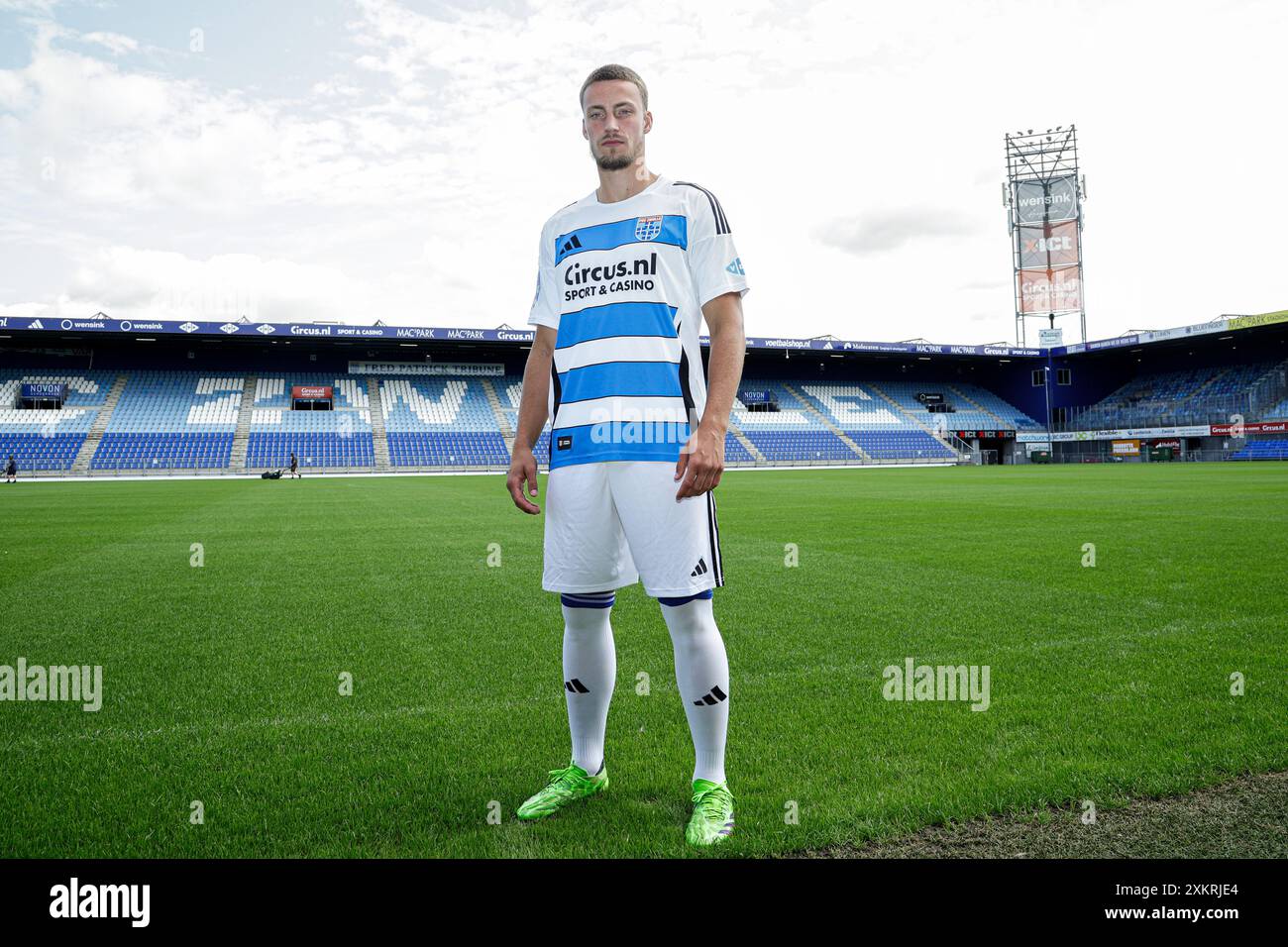 Zwolle, Niederlande. Juli 2024. ZWOLLE, NIEDERLANDE - 24. JULI: Joey van den Berg von PEC Zwolle während des Fotoaufrufs von PEC Zwolle im MAC3Park Stadion am 24. Juli 2024 in Zwolle, Niederlande. (Foto: Broer van den Boom/Orange Pictures) Credit: Orange Pics BV/Alamy Live News Stockfoto