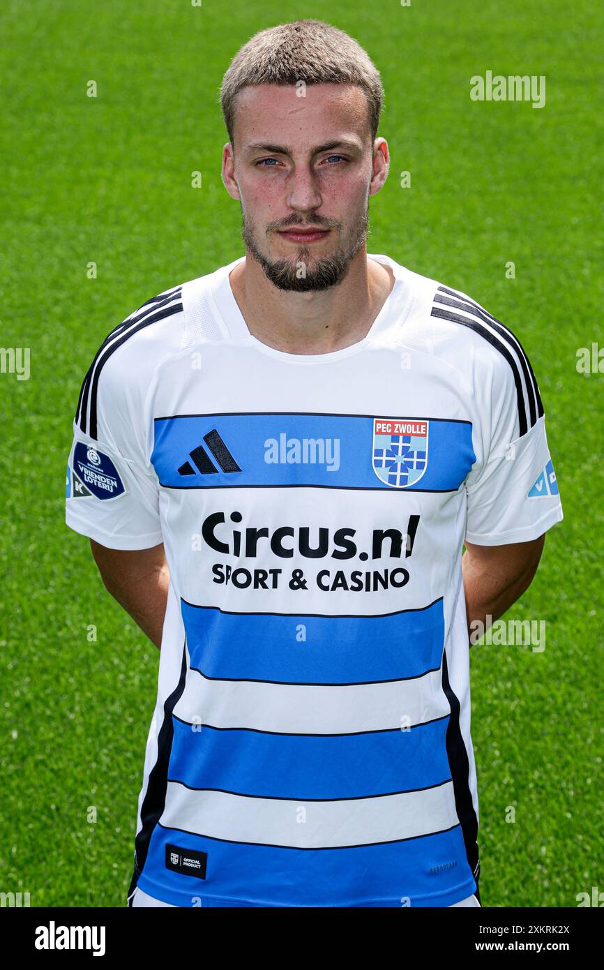 Zwolle, Niederlande. Juli 2024. ZWOLLE, NIEDERLANDE - 24. JULI: Joey van den Berg von PEC Zwolle während des Fotoaufrufs von PEC Zwolle im MAC3Park Stadion am 24. Juli 2024 in Zwolle, Niederlande. (Foto: Broer van den Boom/Orange Pictures) Credit: Orange Pics BV/Alamy Live News Stockfoto