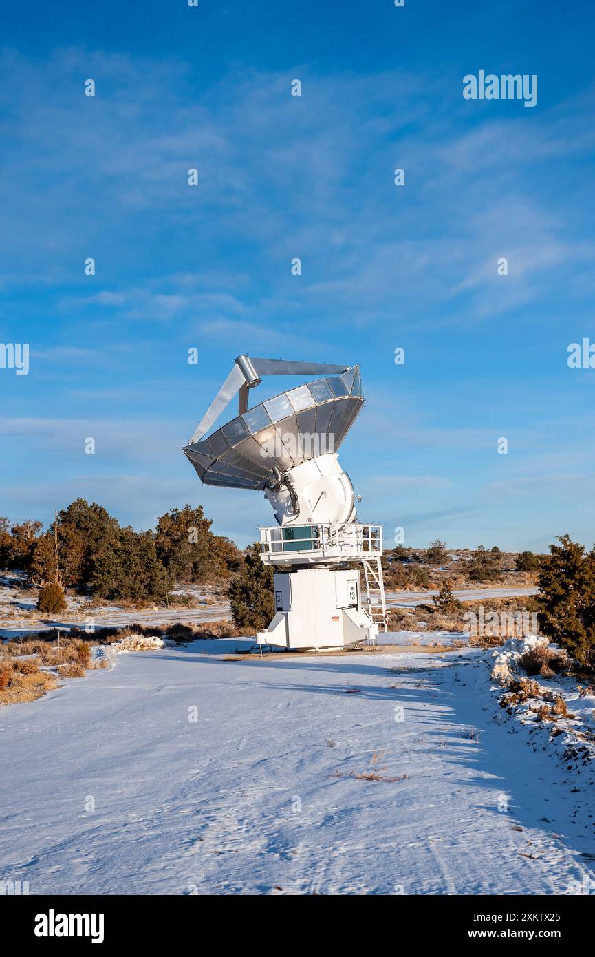 Images of Owens Valley Radio Observatory (OVRO) ist ein Radioastronomie Observatorium in der Nähe von Big Pine, Kalifornien (USA) im Owens Valley. Es liegt östlich Stockfoto