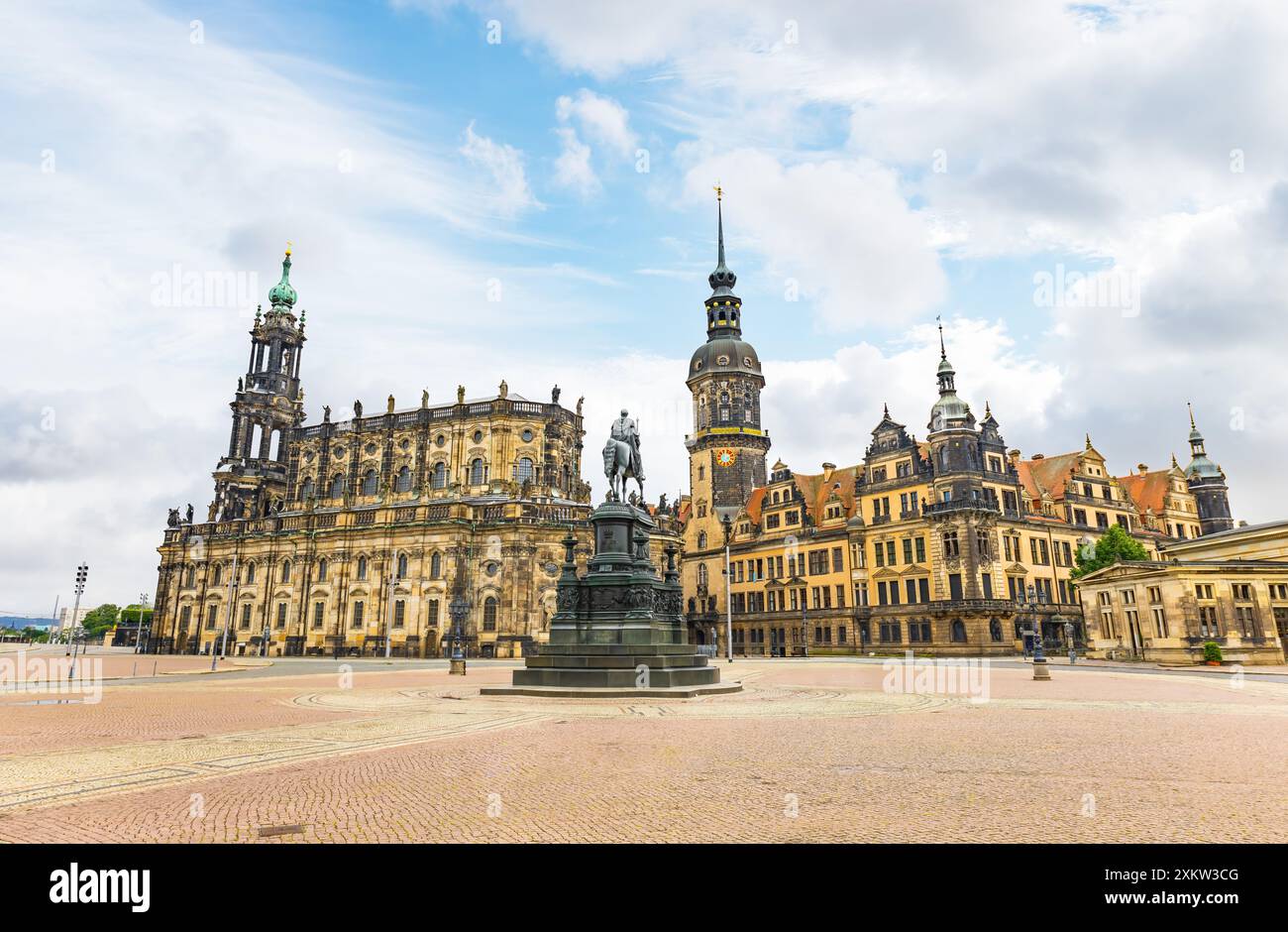 Schloss Dresden oder Königspalast, eines der ältesten Gebäude Dresdens, und Kathedrale der Heiligen Dreifaltigkeit, katholische Kirche am Königshof S. Stockfoto