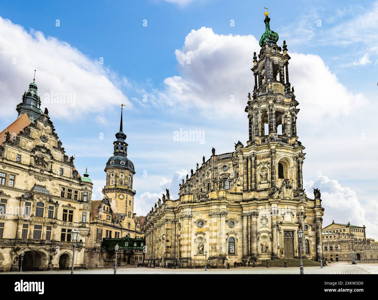 Fassade des Dresdner Doms oder der Kathedrale der Heiligen Dreifaltigkeit, katholische Kirche am Königlichen Hof Sachsen, in Deutsch-katholischer Hofkirch genannt Stockfoto