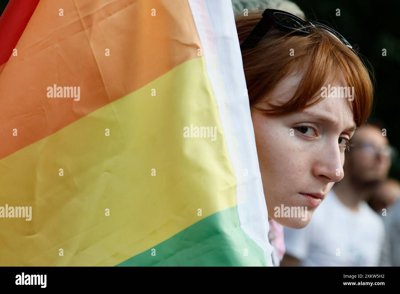 Roma, Italien. Juli 2024. Presidio promosso da Gay Help Line contro l'omofobia sul luogo dell'aggressione della coppia Gay all'EUR Roma, Italia — Mercoledì 24. luglio 2024 - Cronaca - (Foto di Cecilia Fabiano/LaPresse) Protest der Gay Help Line gegen Homophobie am Ort des Angriffs auf das schwule Paar in EUR Rome, Italien - Donnerstag, Mittwoch, 24. Juli 2024 - News - (Foto: Cecilia Fabiano/LaPresse) Credit: LaPresse/Alamy Live News Stockfoto