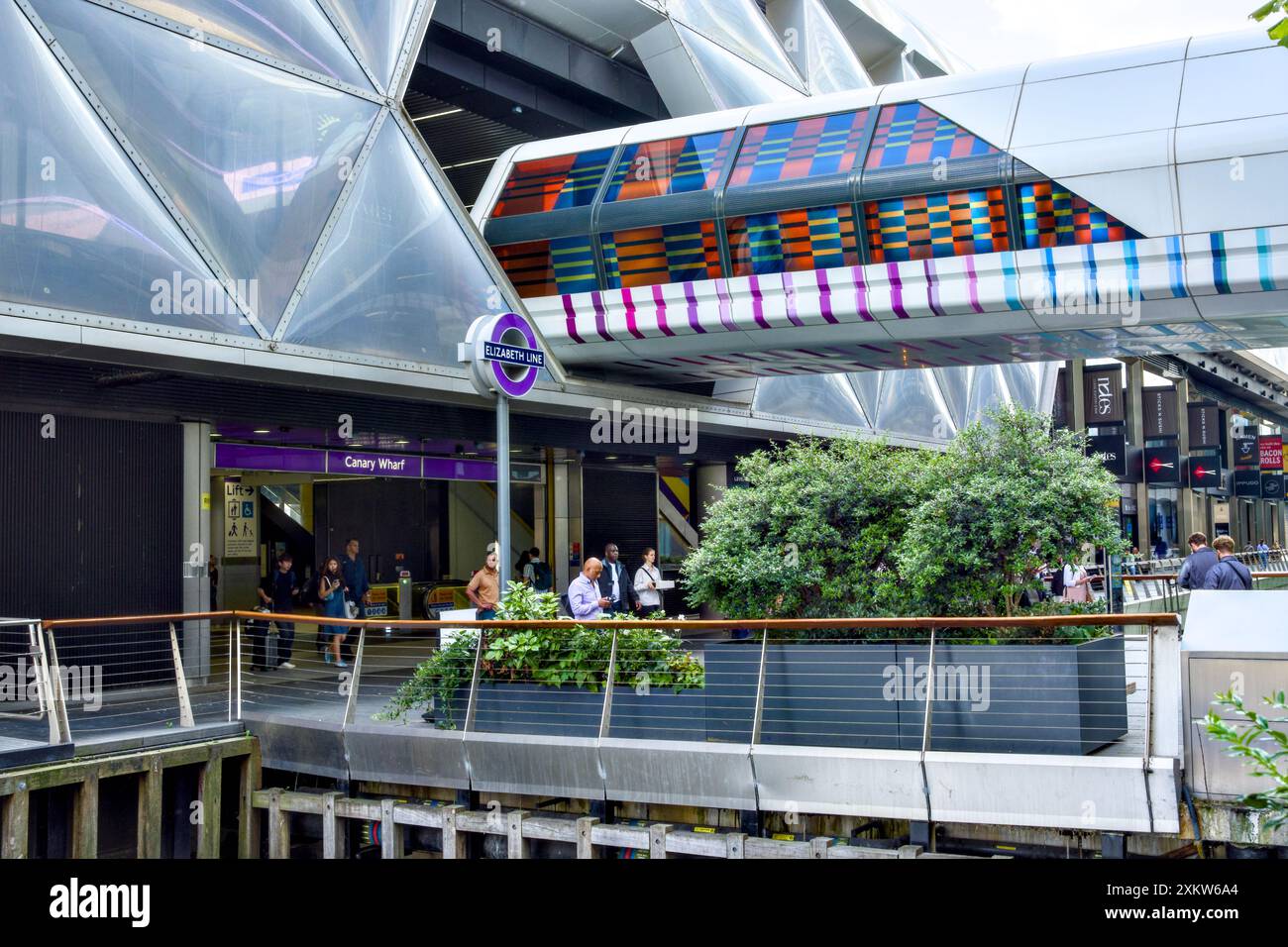 Eingang der Elizabeth Line Station in Canary Wharf, Borough of Tower Hamlets, London, England, Großbritannien Stockfoto