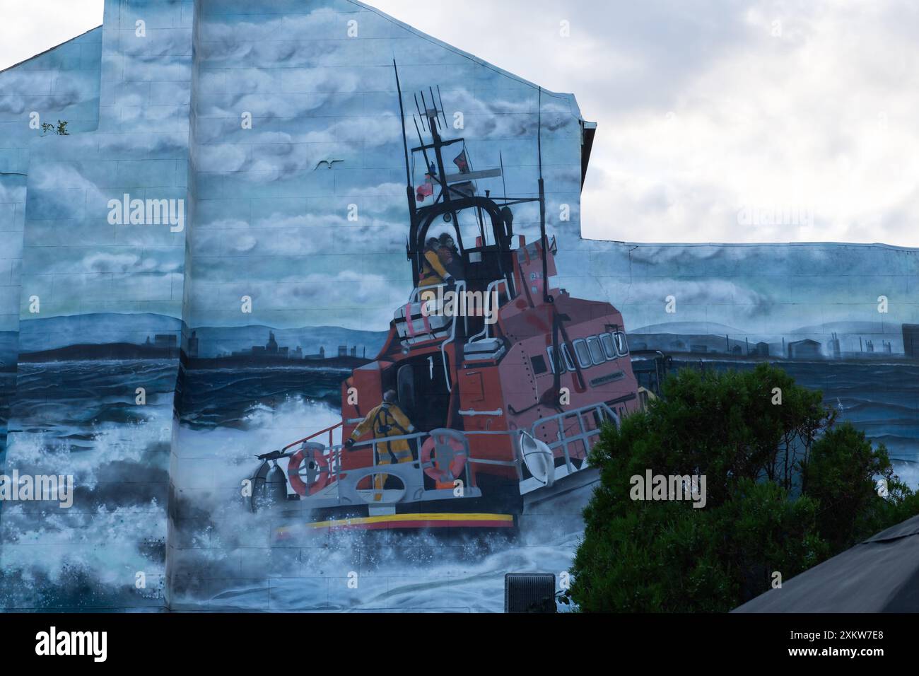 Hartlepool, atemberaubender Blick auf das Hartlepool Headland mit seinem historischen Leuchtturm, der zerklüfteten Küste und dem lebhaften Küstencharme. Stockfoto