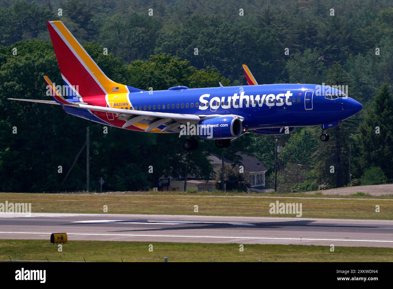 FILE - Southwest Airlines Boeing 737 lands at Manchester Boston Regional Airport, June 2, 2023, in Manchester, N.H. (AP Photo/Charles Krupa, File) Stockfoto