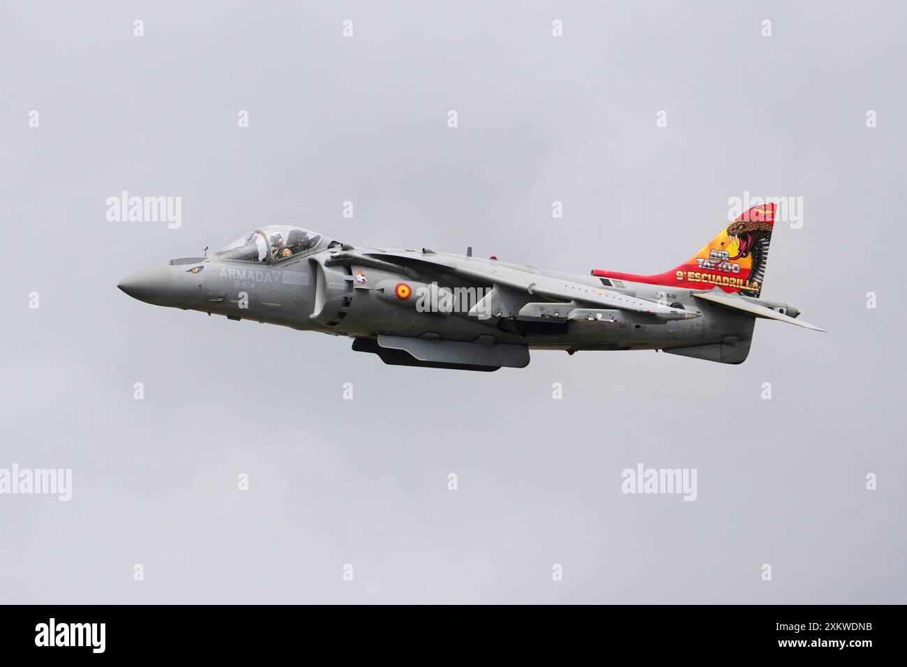 McDonnell Douglas EAV-8B Harrier II von der spanischen Marine zeigt bei der Royal International Air Tattoo 2024 auf der RAF Fairford. Stockfoto