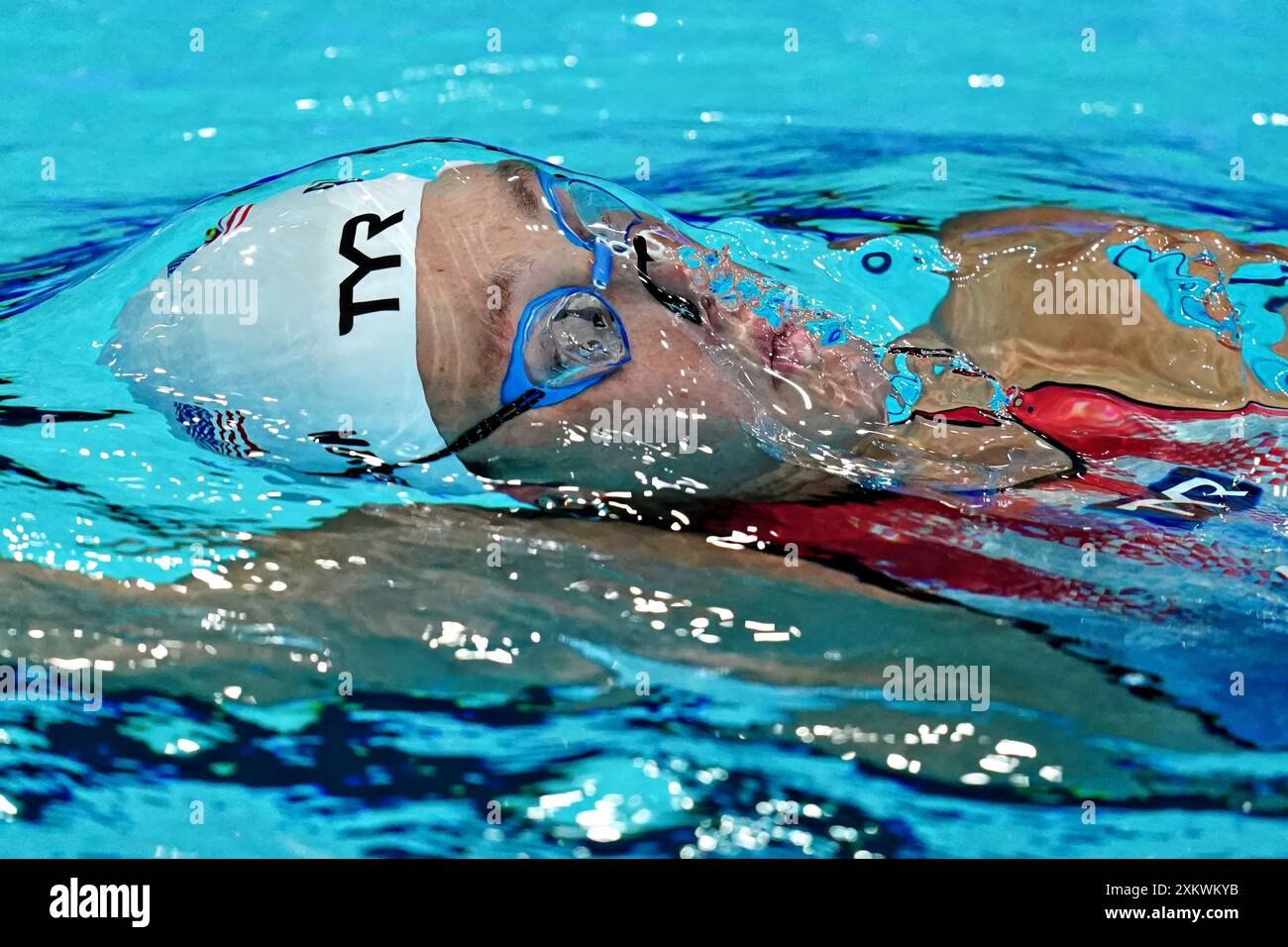 Paris, Frankreich. Juli 2024. Phoebe Bacon vom Team USA schwimmt am Mittwoch, den 24. Juli 2024, während des offenen Schwimmtrainings in der La Defense Arena in Paris, Frankreich. Die Eröffnungszeremonie findet am 26. Juli statt, 100 Jahre nach dem letzten Austragungsort der Spiele in Paris. Foto: Richard Ellis/UPI Credit: UPI/Alamy Live News Stockfoto