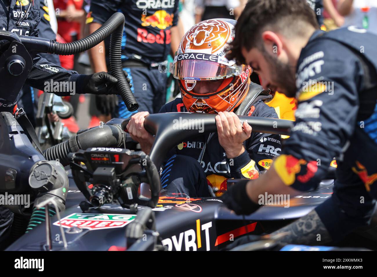 Mogyorod, Ungarn. Juli 2024. Formel 1 großer Preis von Ungarn in Hungaroring, Ungarn. Im Bild: Max Verstappen (NLD) von Oracle Red Bull Racing in der Startaufstellung, die im Auto vor dem Start des Rennens stattfindet © Piotr Zajac/Alamy Live News Stockfoto