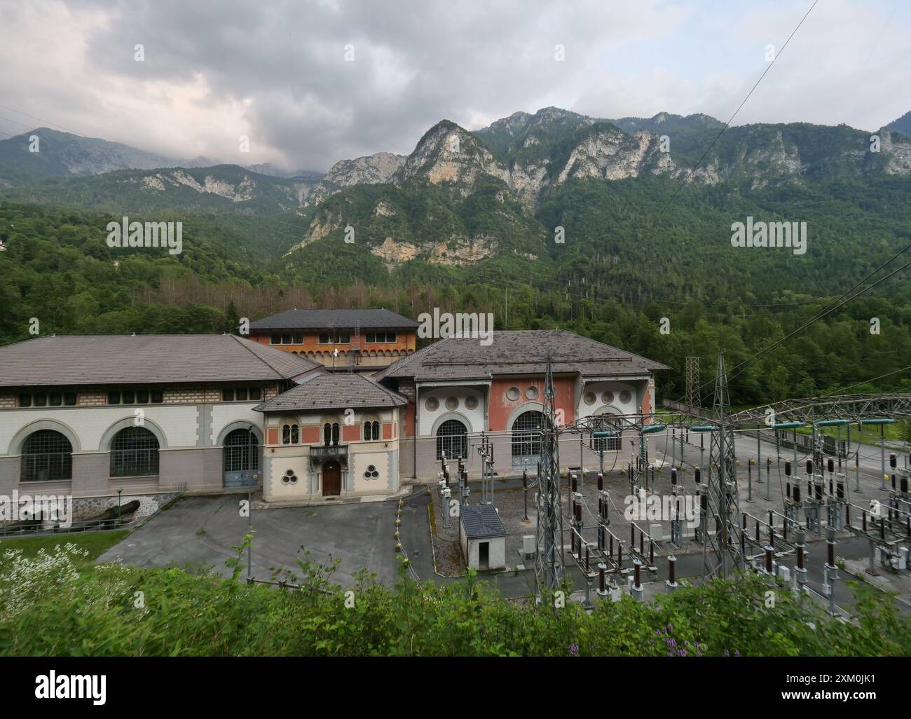 Die Wasserkraft ist die weltweit größte Quelle sauberer Energie, Italien vermietet 4646 Anlagen zur Bewirtschaftung, hauptsächlich im Alpenraum. Stockfoto