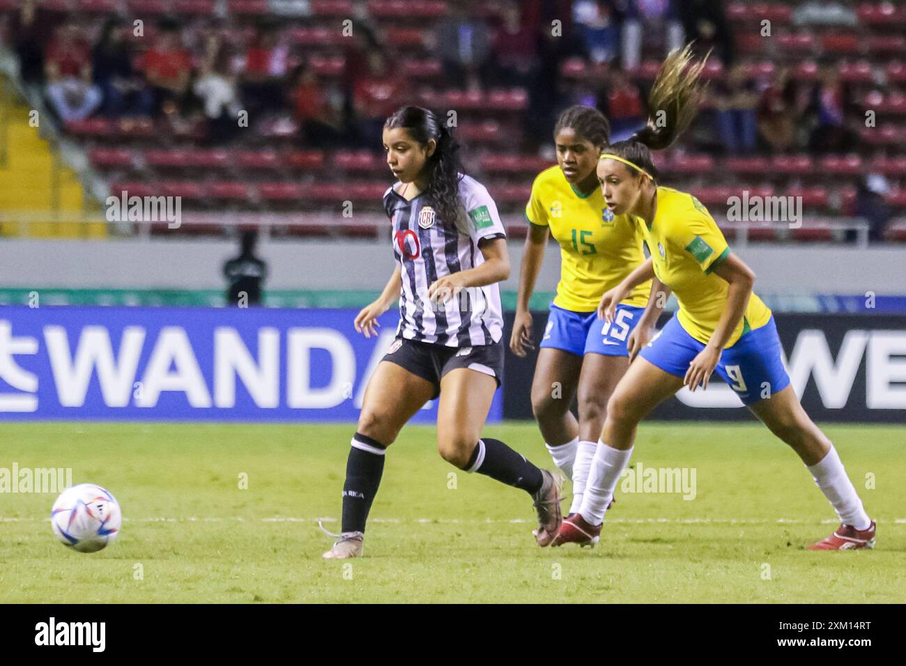 Amelie Araya aus Costa Rica und Priscila Flor aus Brasilien beim Spiel Costa Rica gegen Brasilien am 16. August 2022. Stockfoto