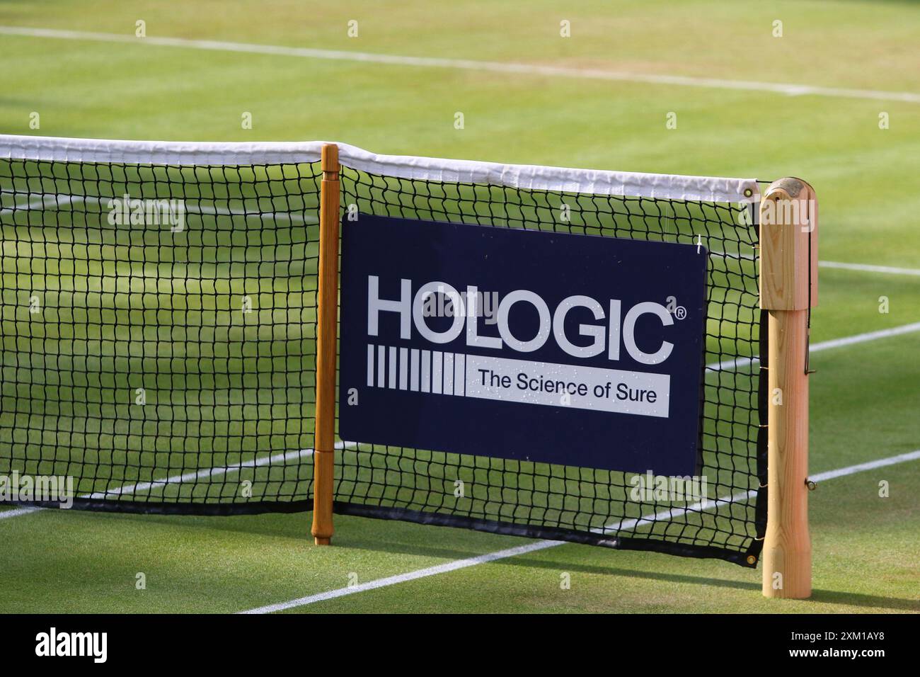 Berlin, Deutschland - 19. Juni 2024: Details zum Steffi Graf Court vom Rot Weiss Tennis Club in Berlin während des WTA 500 ecoTRANS Ladies German Open Spiel ons JABEUR (tun) gegen Xinyu WANG (CHN) Stockfoto